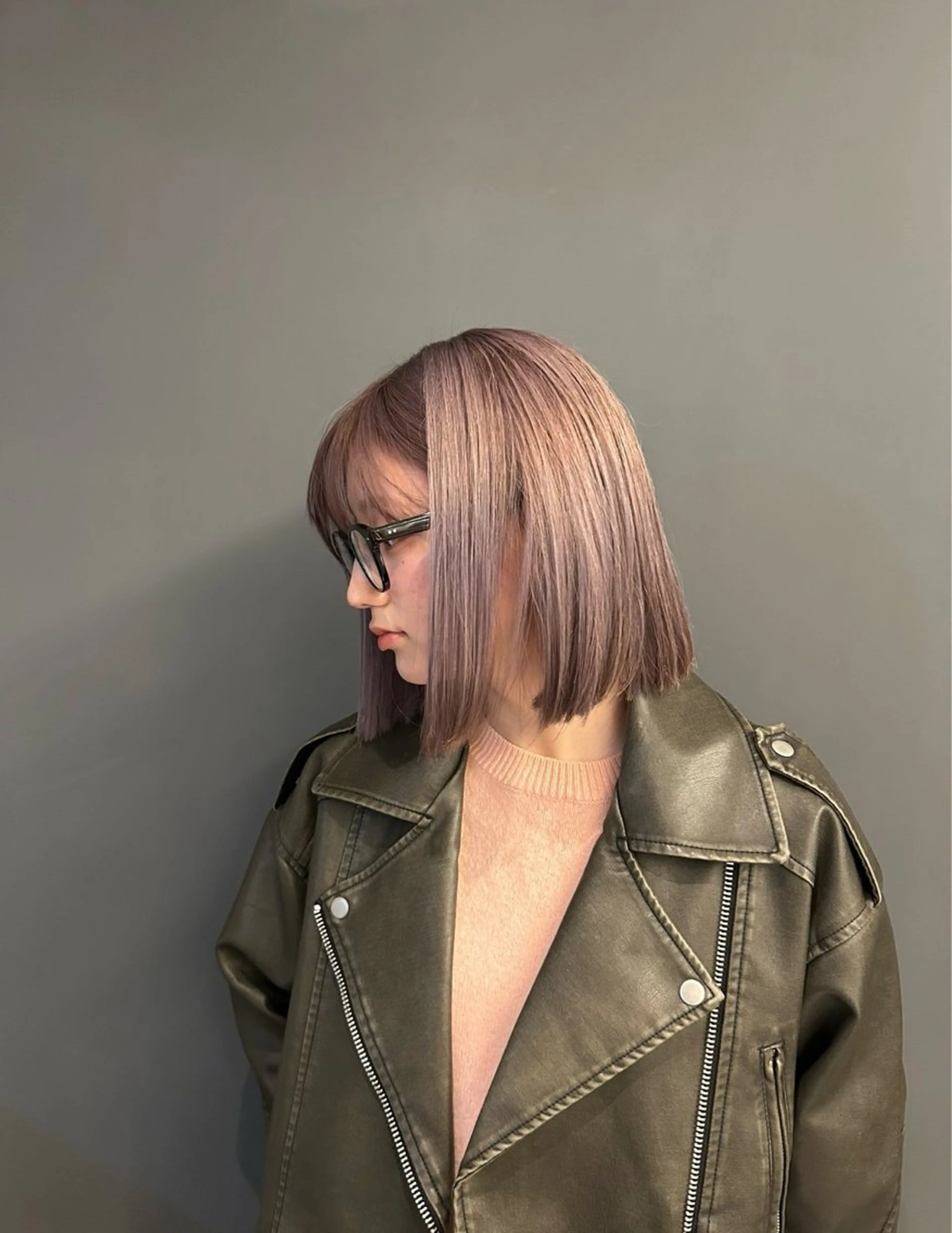 カラー ニトウ レイナのヘアスタイル