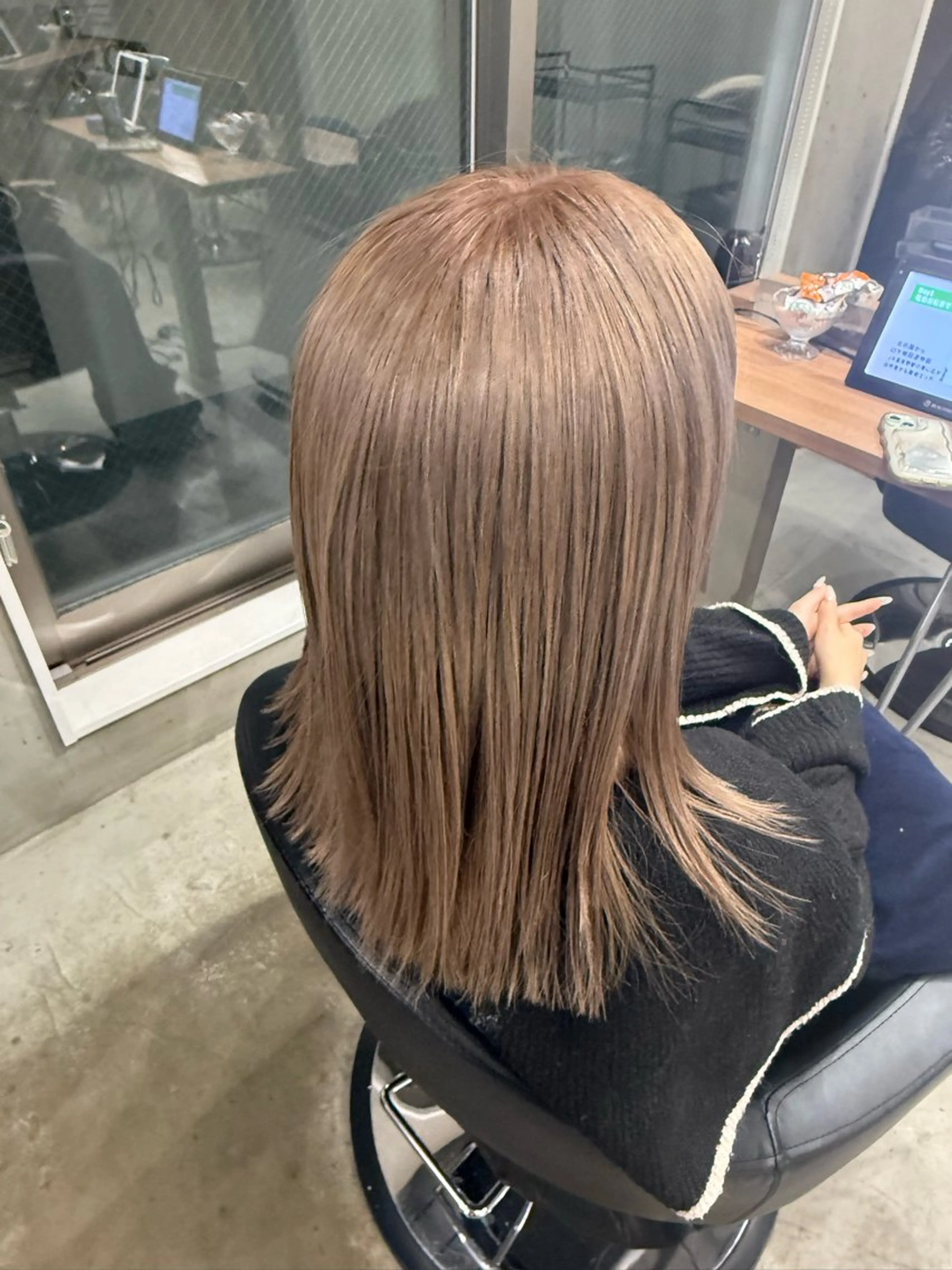 カラー 篠田 舞のヘアスタイル