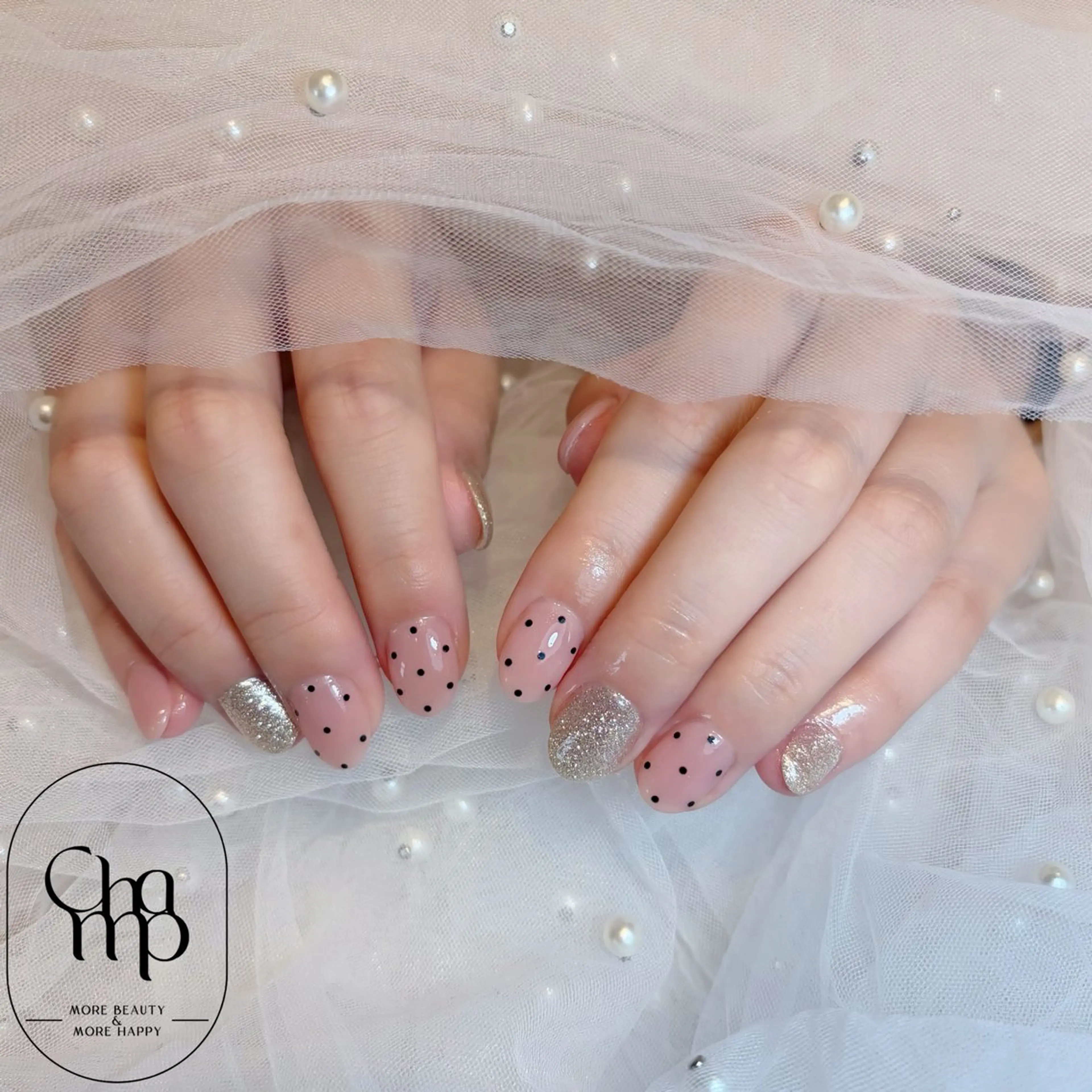 ネイル ドット ガーリー ラメ(グリッター) ピンク シンプルネイル ハンドネイル Champ瓢箪山店 つかもとのネイルデザイン