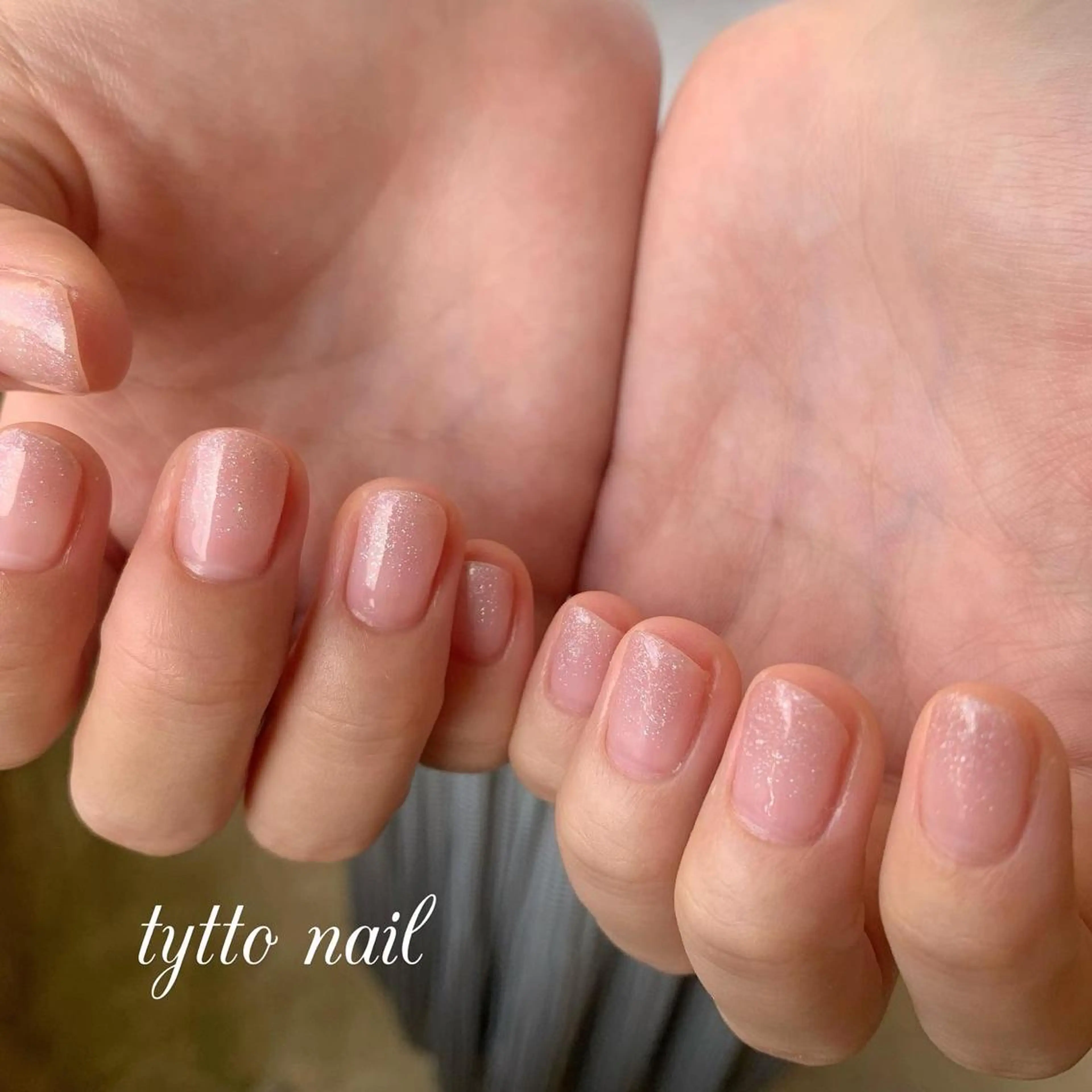 ネイル グラデーション ラメ(グリッター) ラメグラデーション オフィスネイル ピンク ハンドネイル tytto nail ❤︎‪‪eri‪‪のネイルデザイン