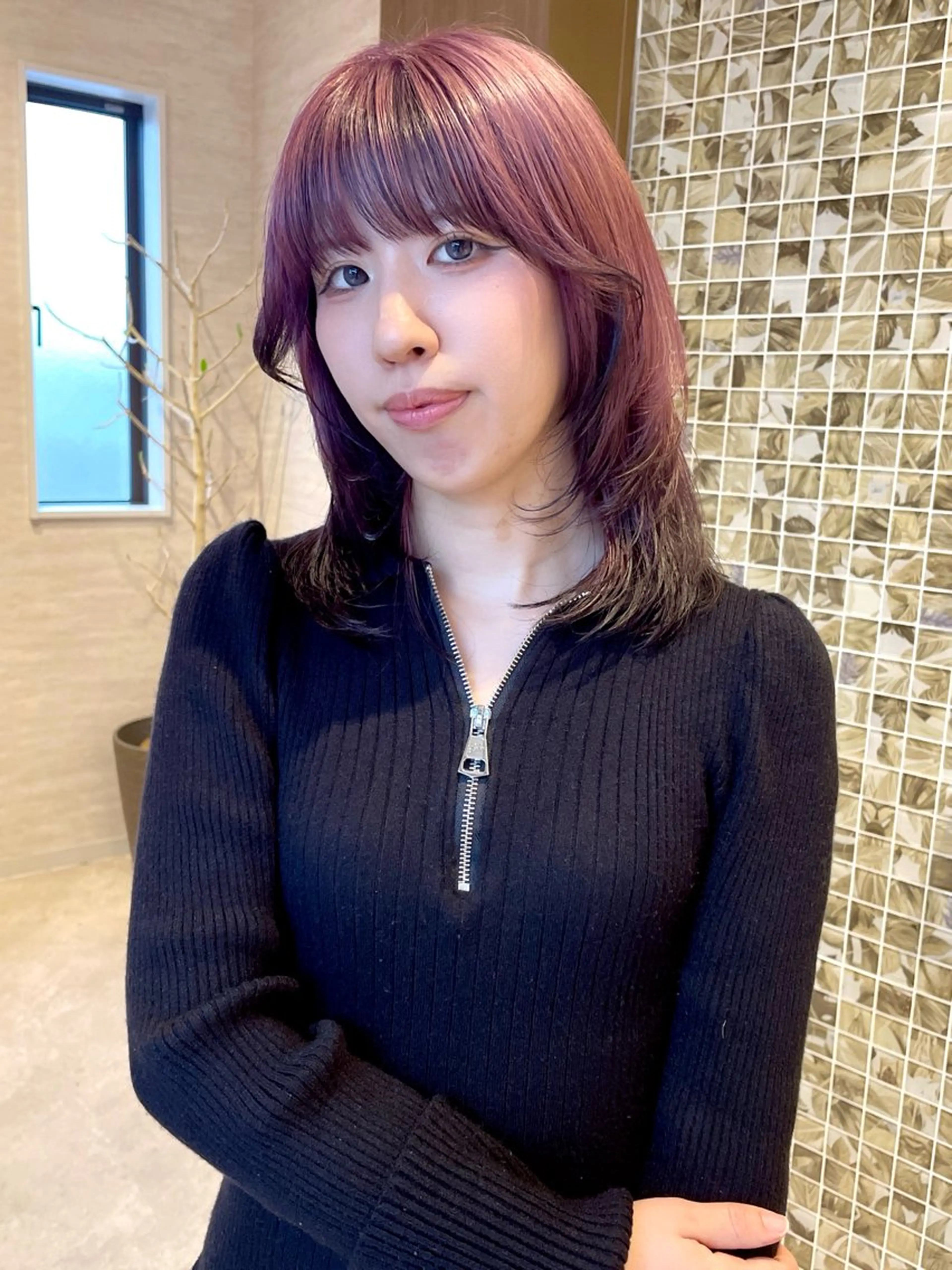 ミディアム レイヤーカット ヘアカラー 松崎 咲和のヘアスタイル