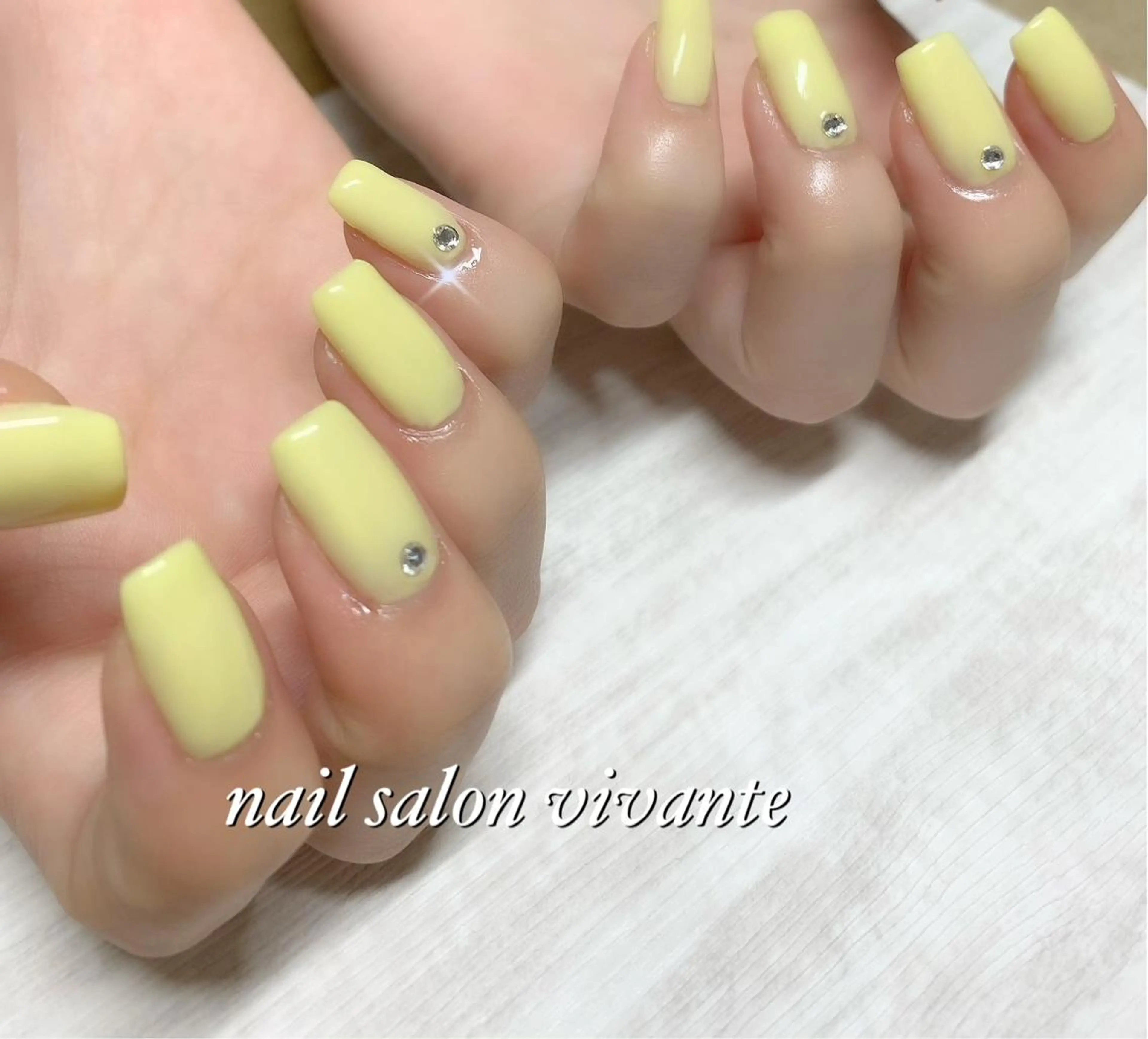 ネイル ワンカラーネイル パステルネイル 黄色 nail salon vivanteのネイルデザイン