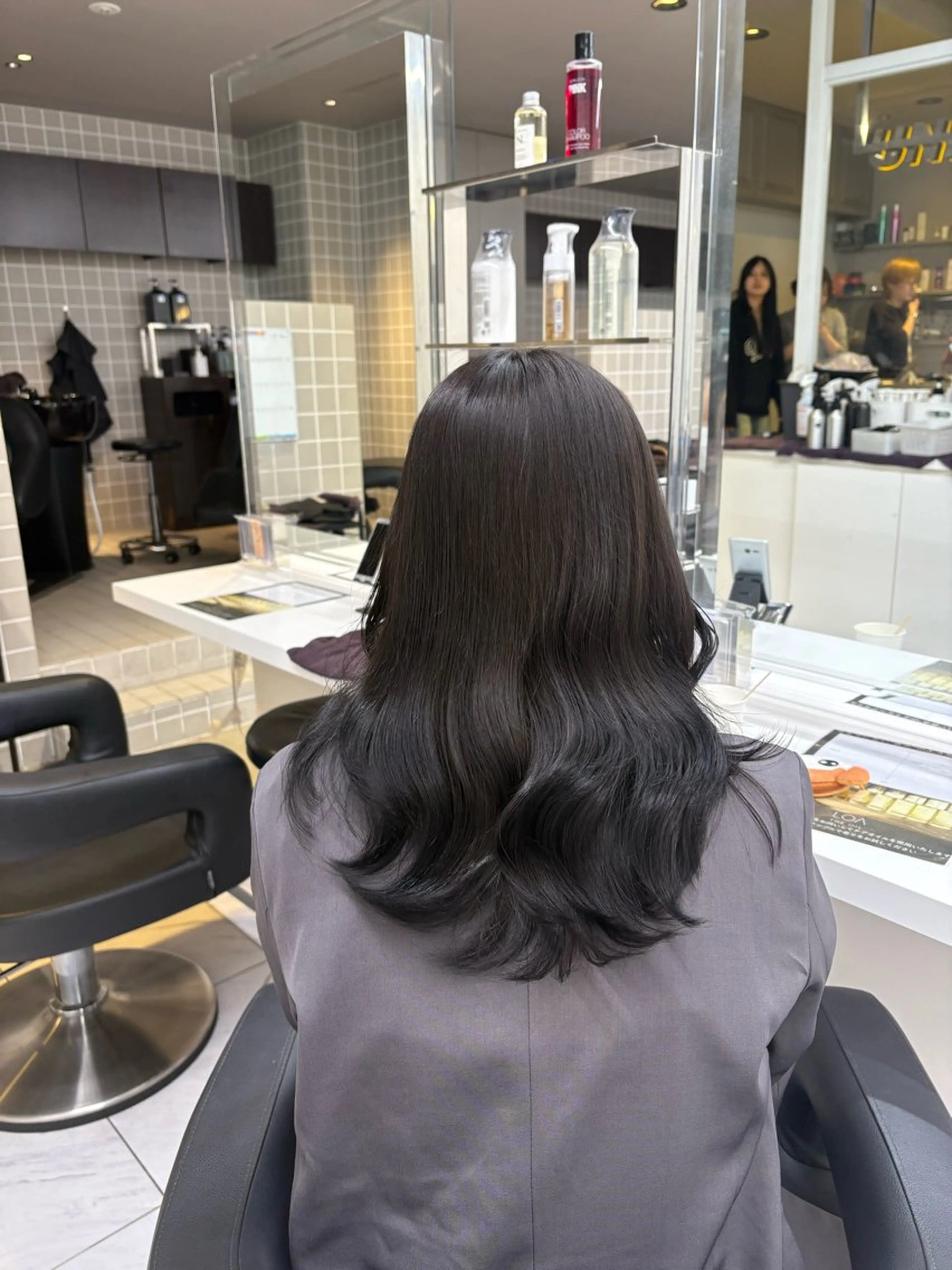 セミロング カット ヘアカラー トリートメント ヘッドスパ ヘアセット 寒色/ベージュヘア ブリーチありMiOのヘアスタイル