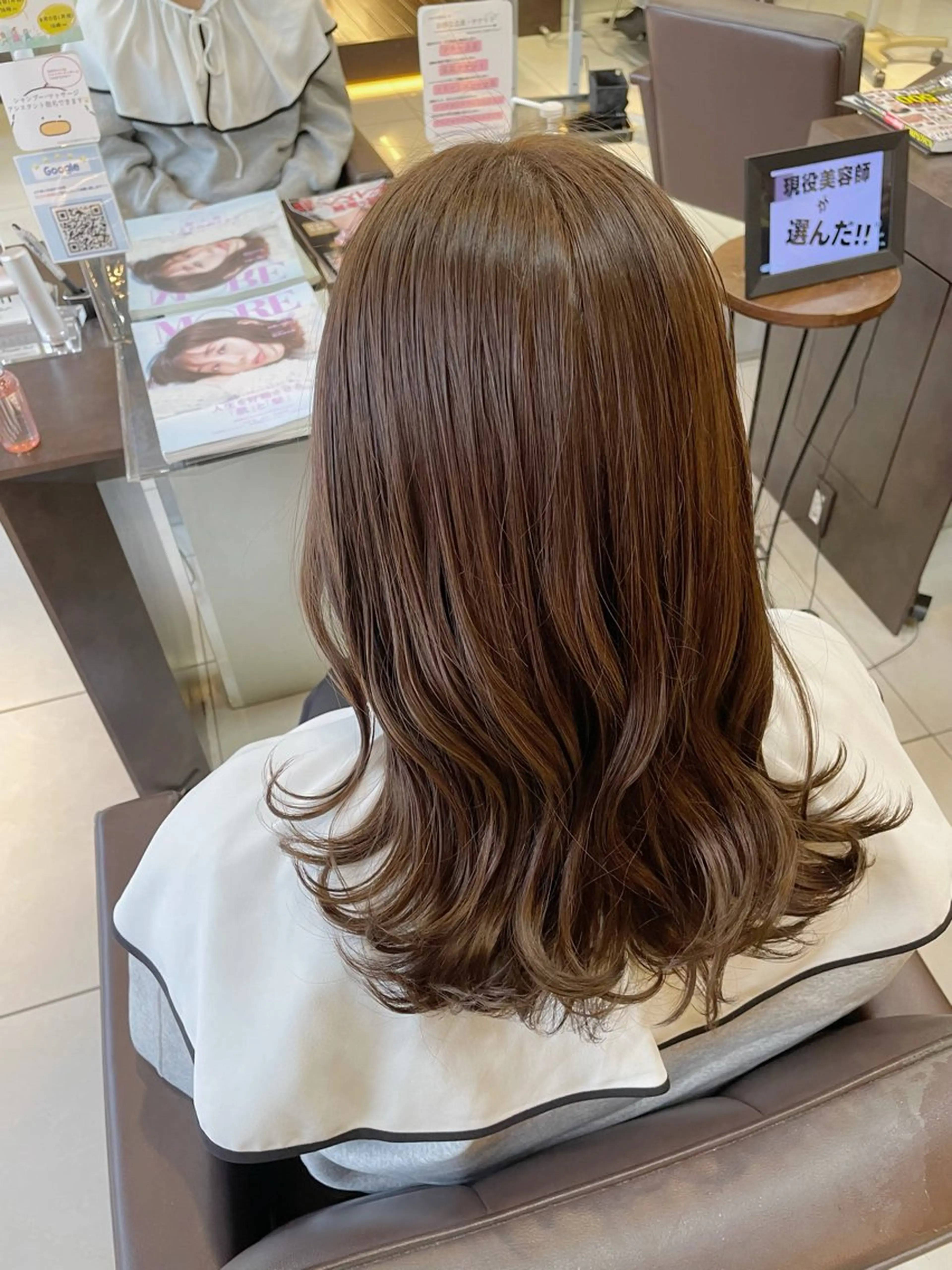 セミロング カット ヘアカラー トリートメント レイヤーカット✖️ 柔らかベージュカラーのヘアスタイル