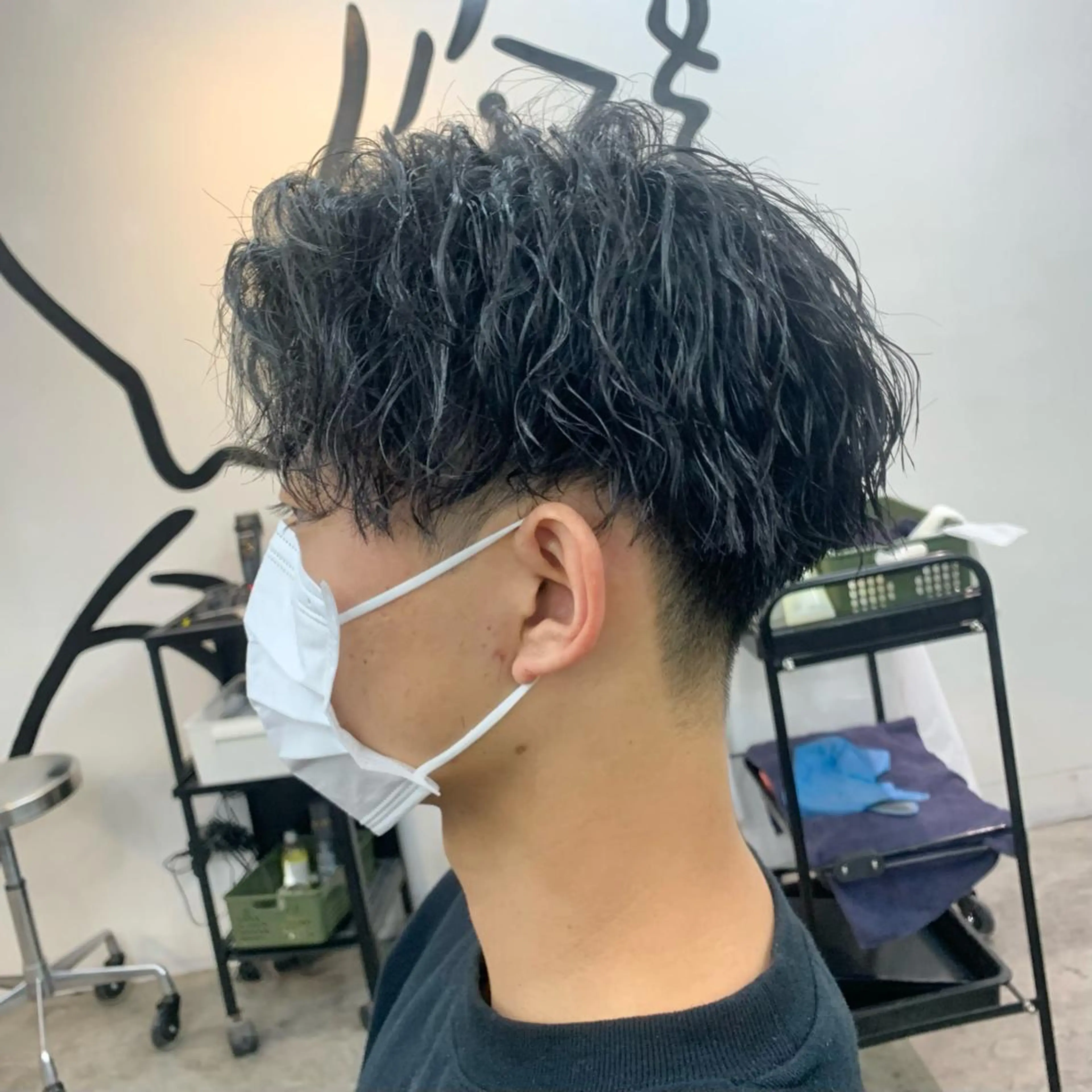 ショート パーマ メンズ センターパート ショートヘア カット パーマ メンズ特化美容師/ 藤戸 椋のヘアスタイル