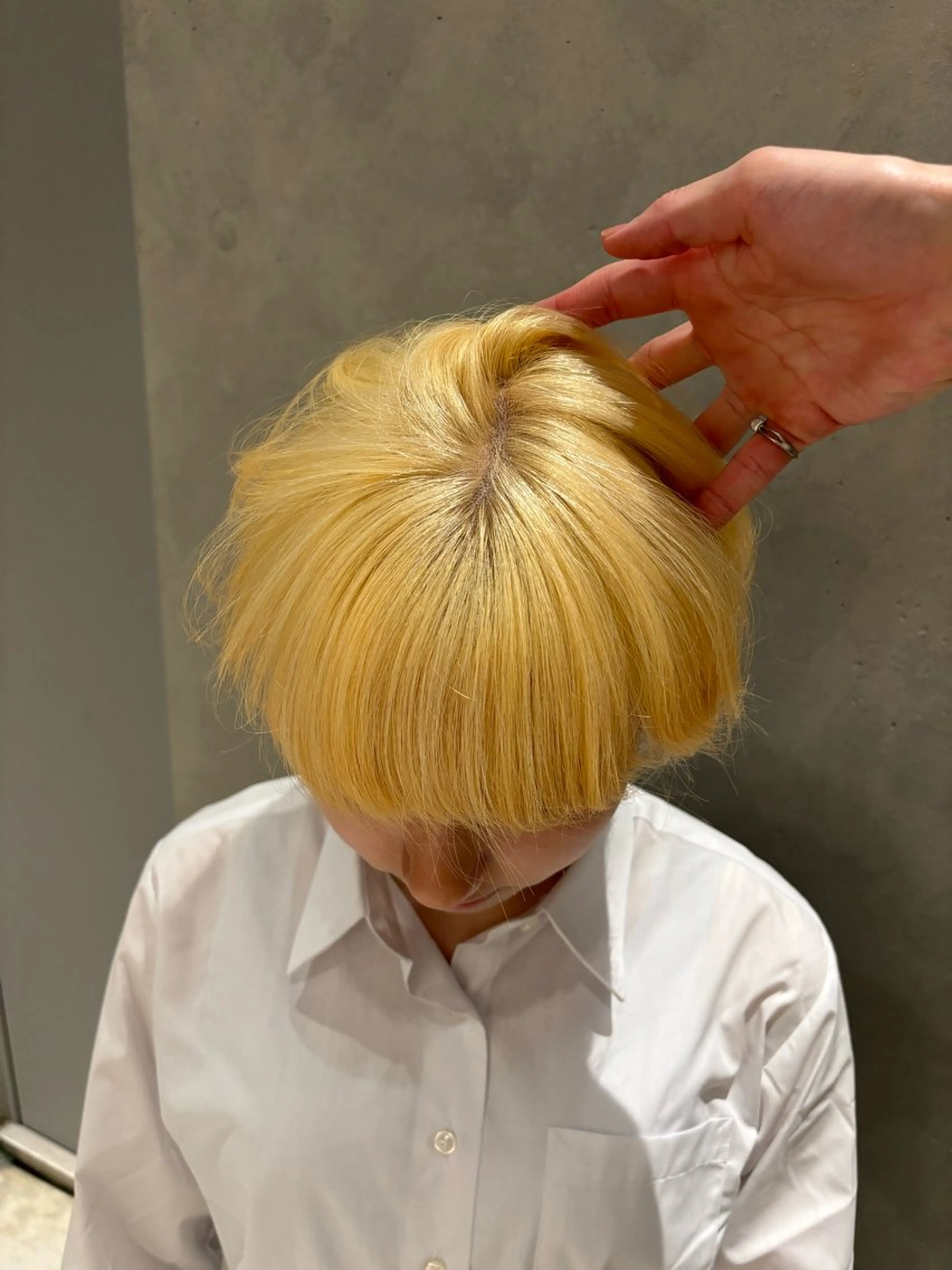 ショート カラー ブリーチ 抜きっぱなしブロンド ブロンド 落ちる黒 森崎雄斗のヘアスタイル