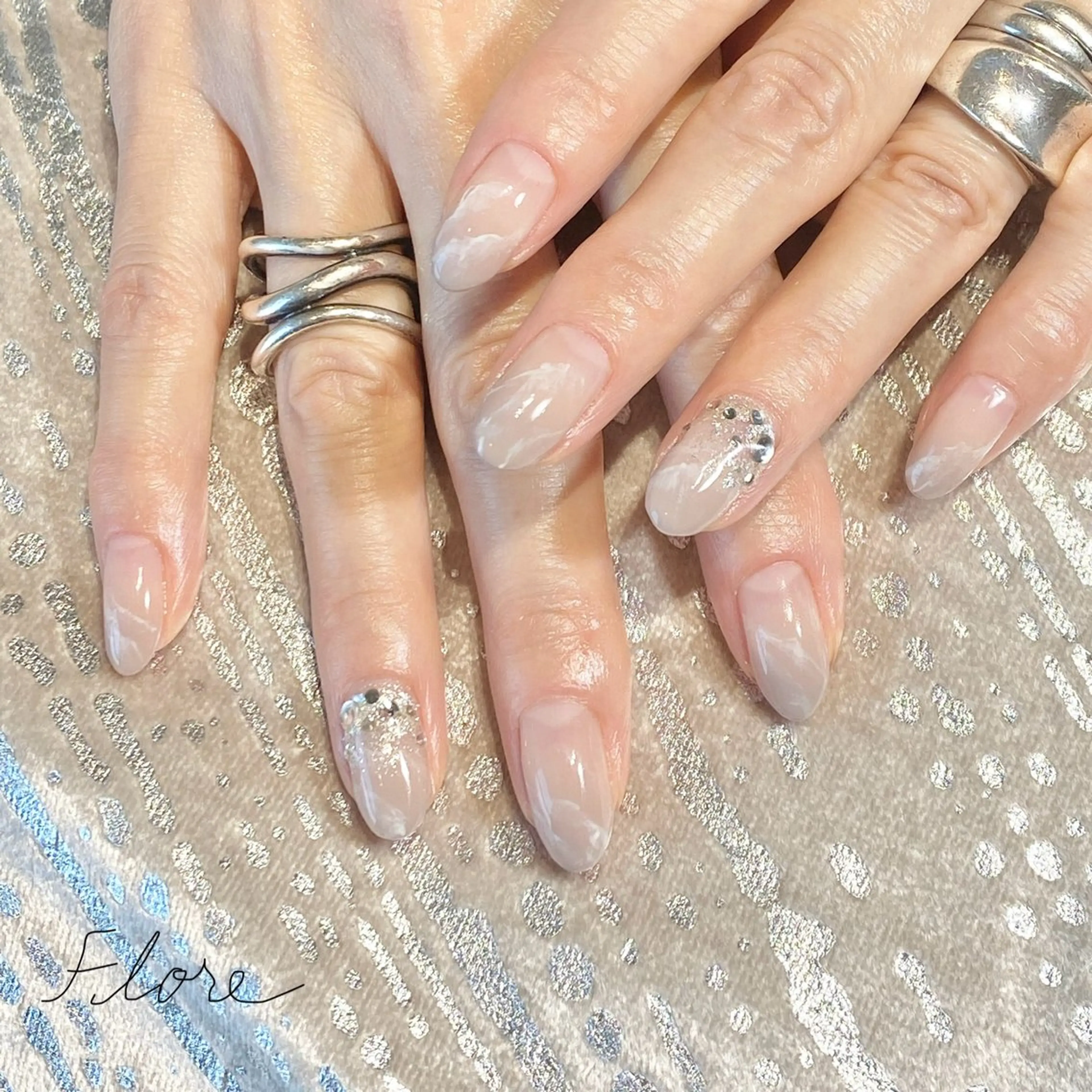 ネイル Flore (フロール)の眉毛・アイブロウイメージ