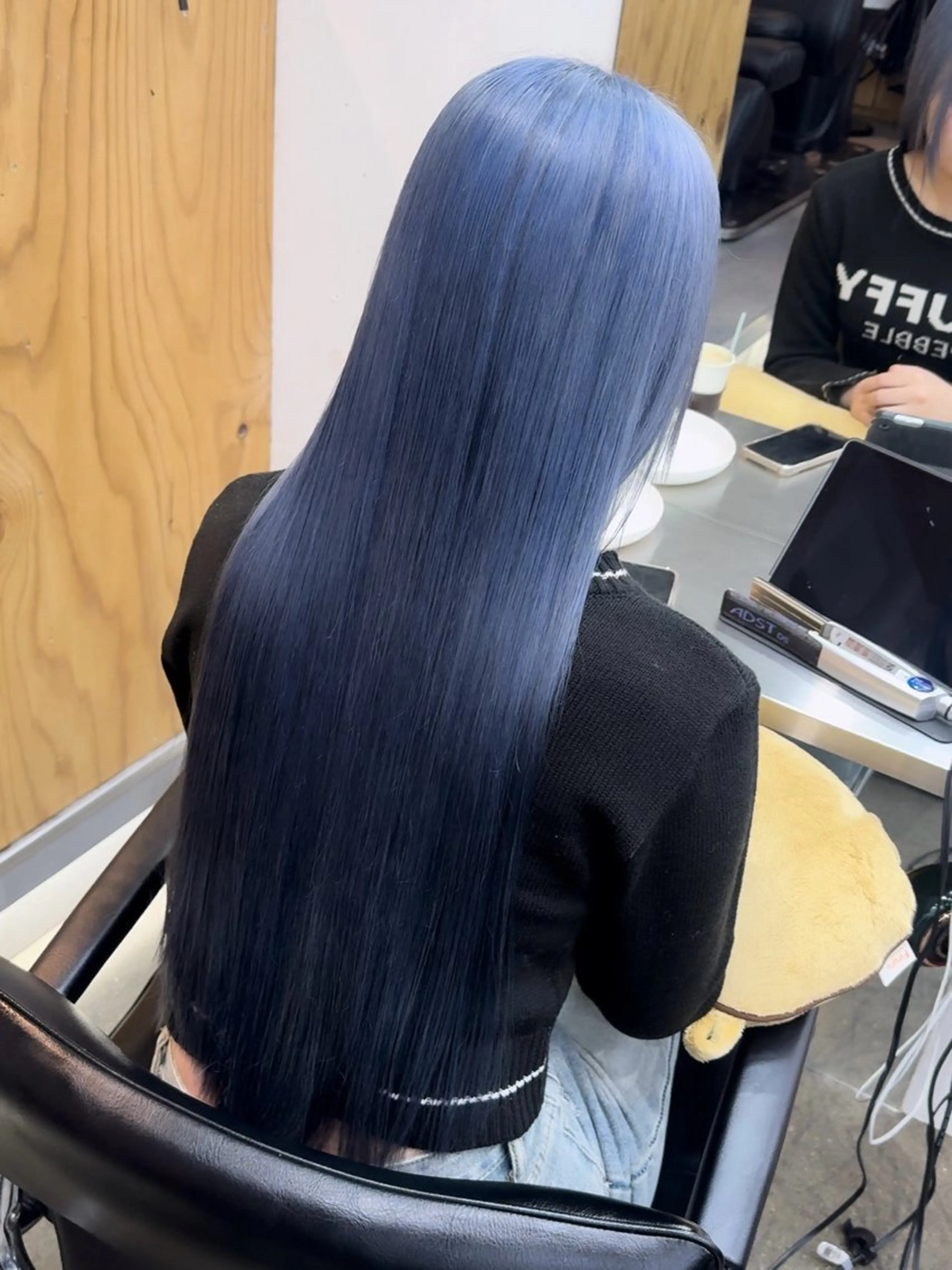 ロング カラー ブリーチ ブロンド 透明感カラー ハイトーンカラー シルバー 新宿 似合わせカラー HINAのヘアスタイル