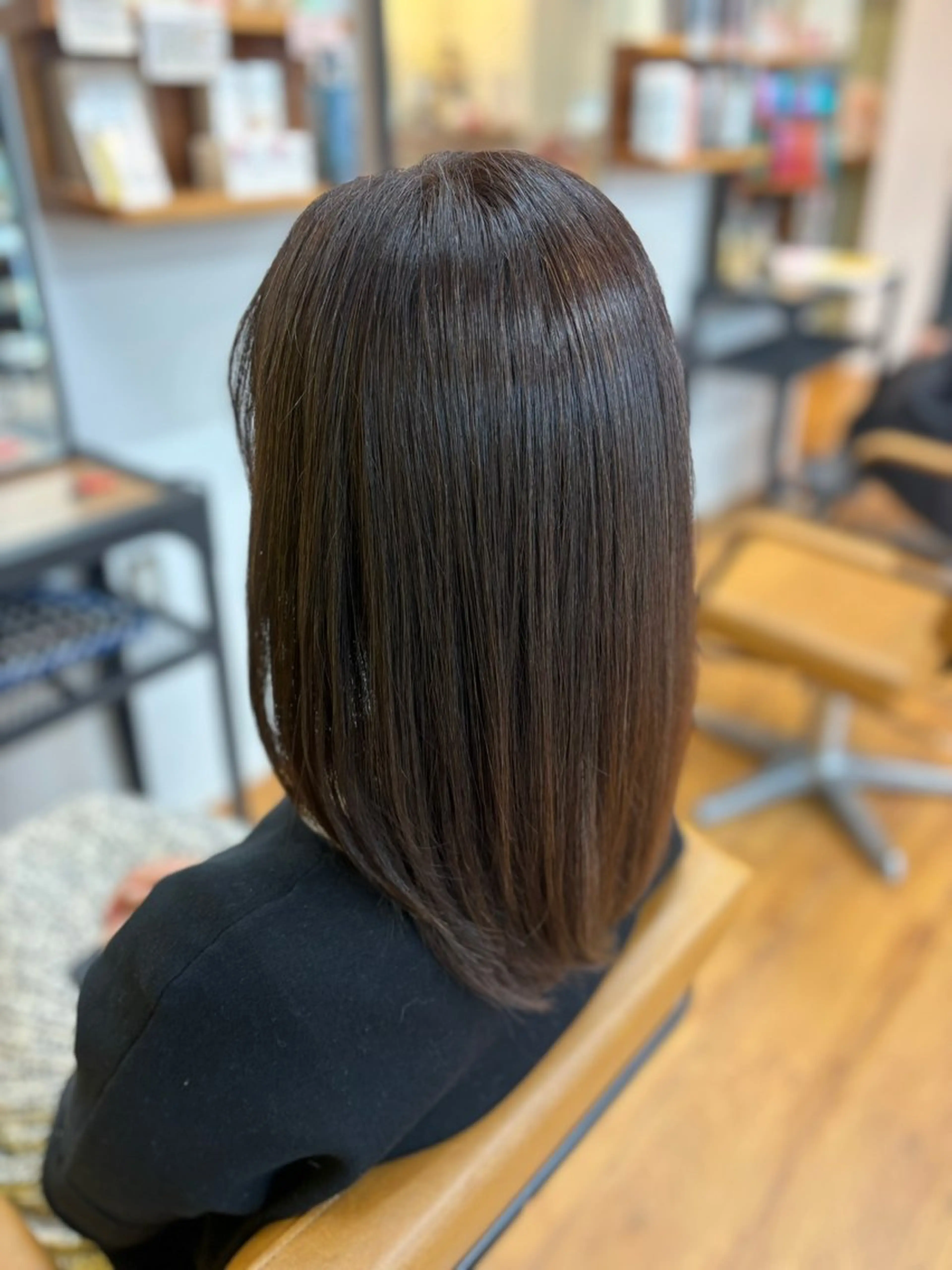 セミロング カラー カネコ ナナミのヘアスタイル