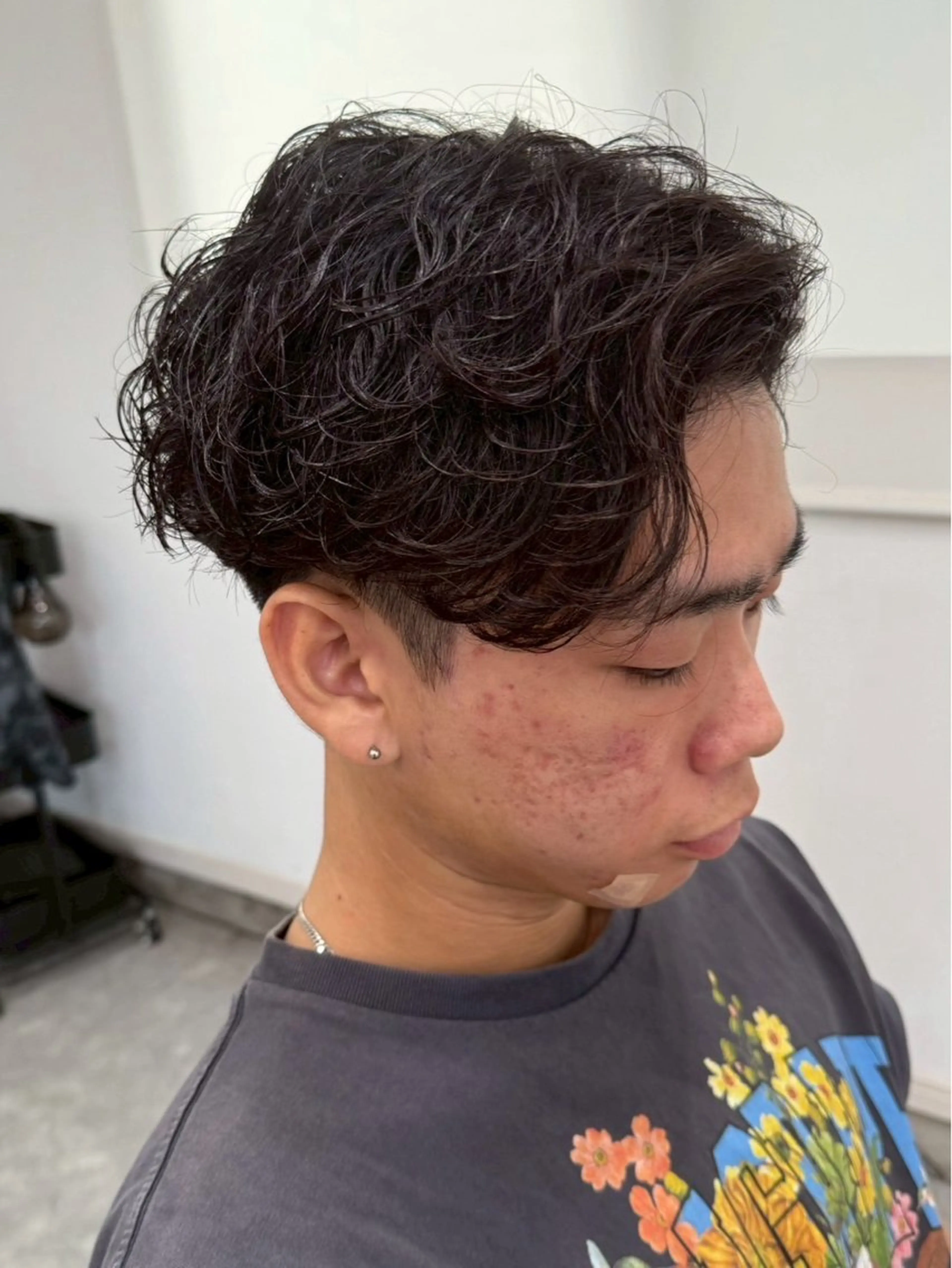 ショート パーマ メンズ センターパート フェードカット フェザーパーマ マッシュ メンズパーマ 宮下 遼太のヘアスタイル