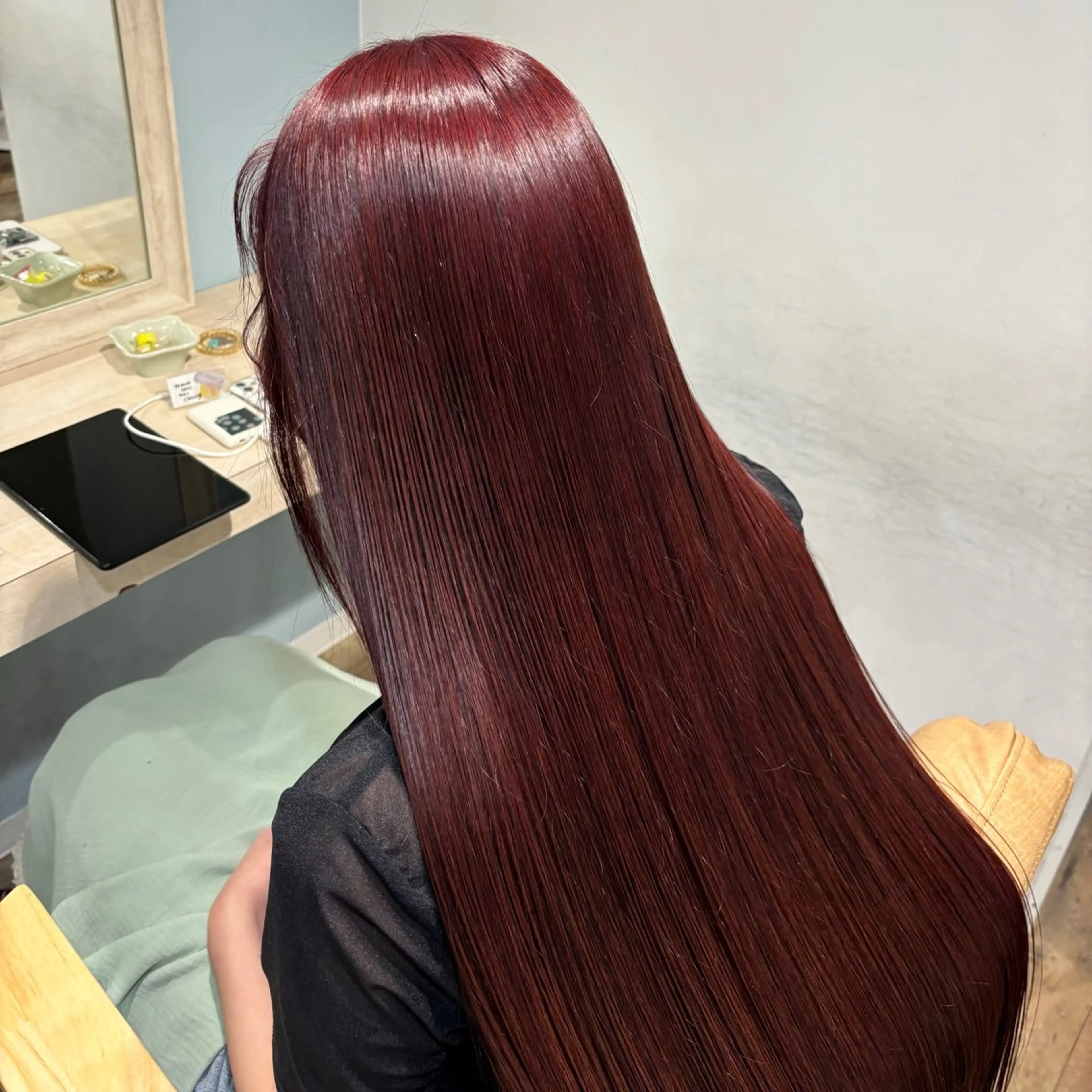 ロング カラー レッドカラー カット ヘアカラー トリートメント yusa/暖色カラー /ワインレッド/赤髪のヘアスタイル