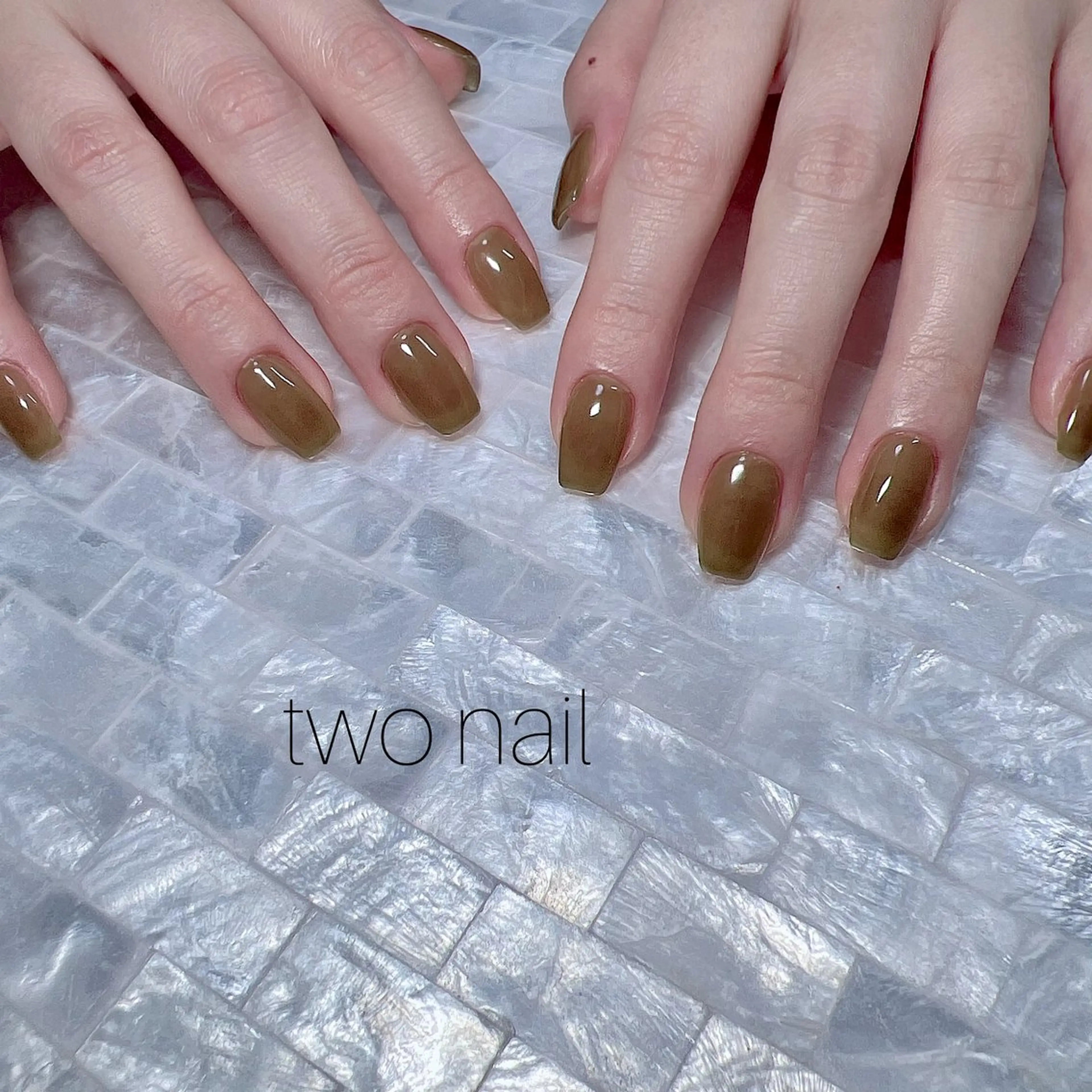 ネイル ブラウン ネイルチップ ホワイト ハンドネイル two nailのネイルデザイン