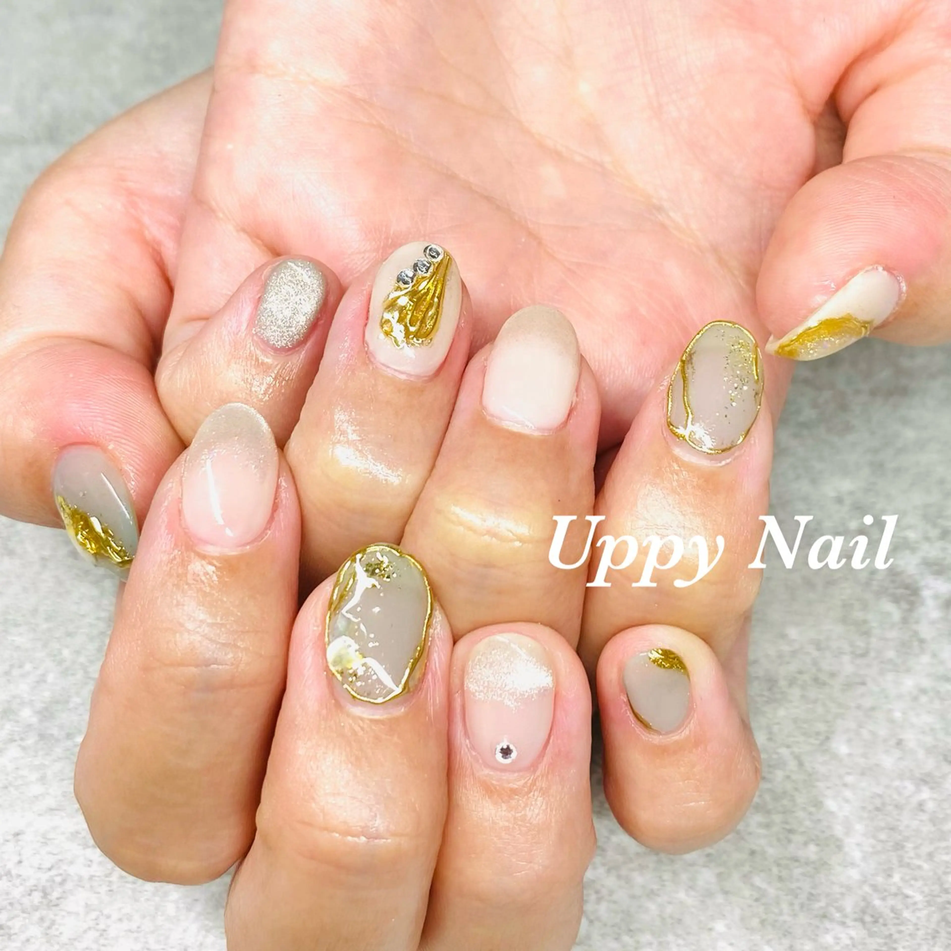 ネイル グリーン ミラーネイル ストーンネイル ブライダルネイル ホワイト ハンドネイル Uppy Nail ukyoのネイルデザイン