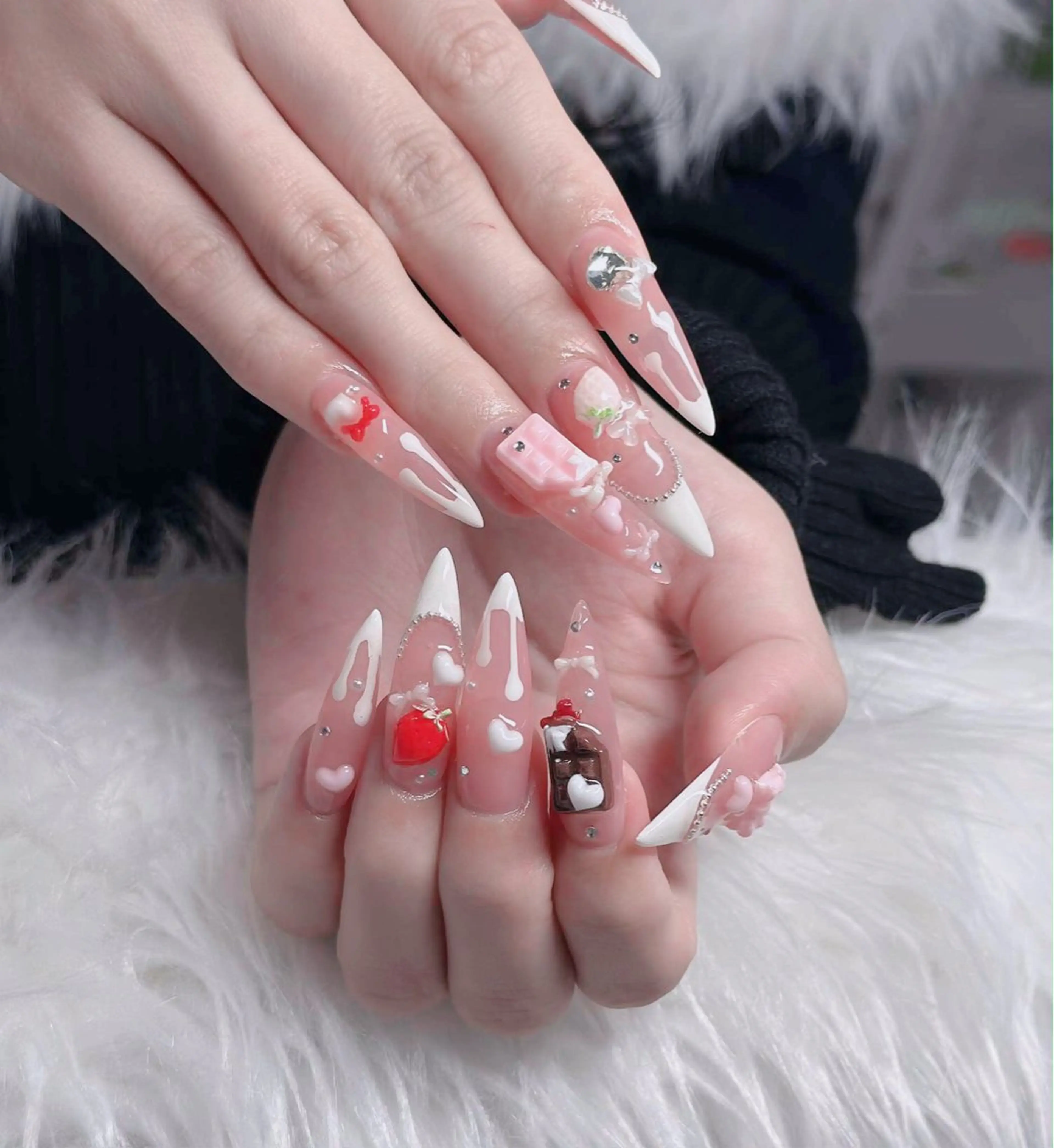 ネイル フレンチネイル ジェルネイル ガラスフレンチ ハロウィン ハート ハンドネイル H.baby Nail Salonのネイルデザイン