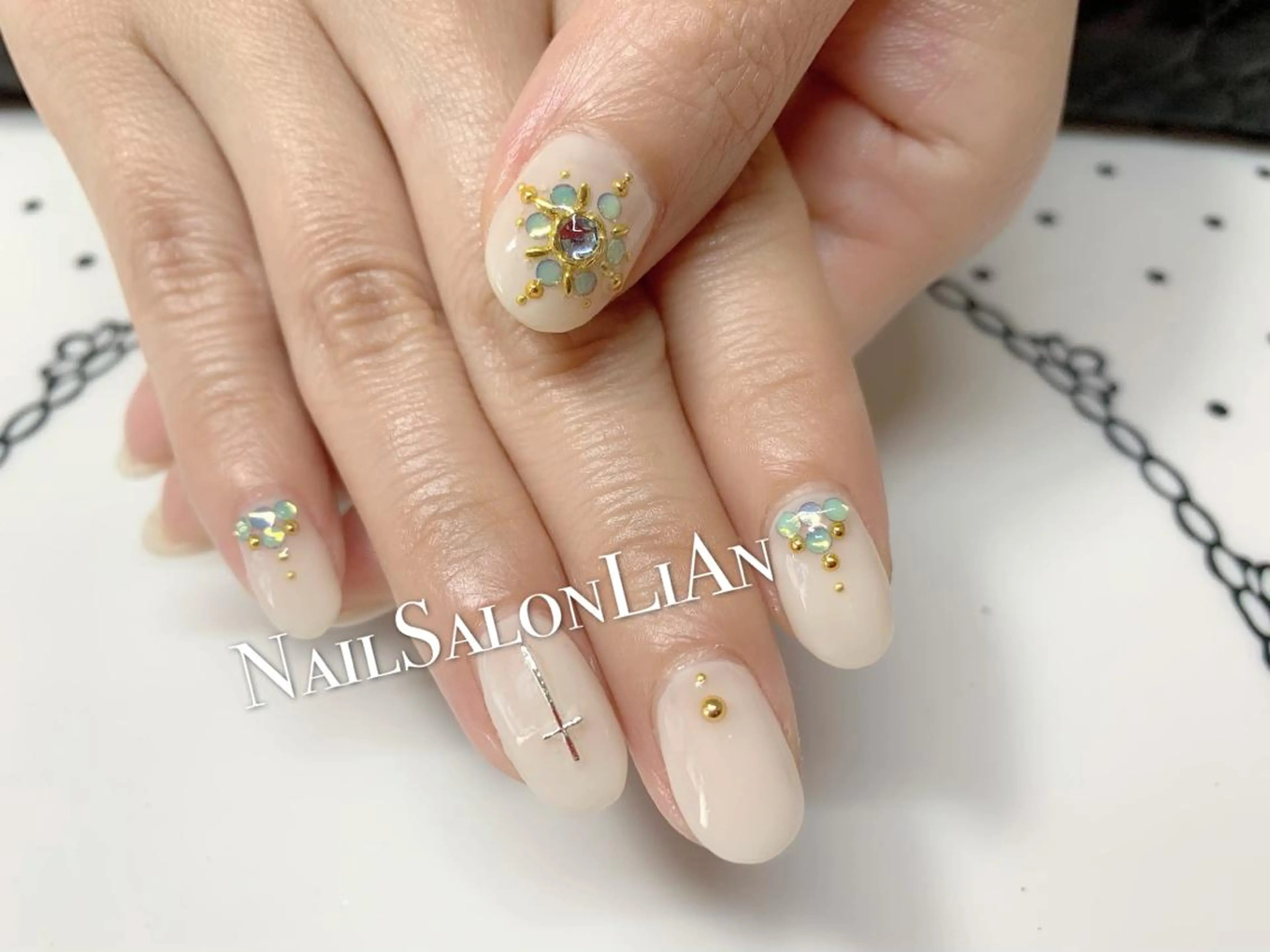 ネイル アートネイル 持ち込み シンプルネイル ストーンネイル NailSalon LiAnのネイルデザイン