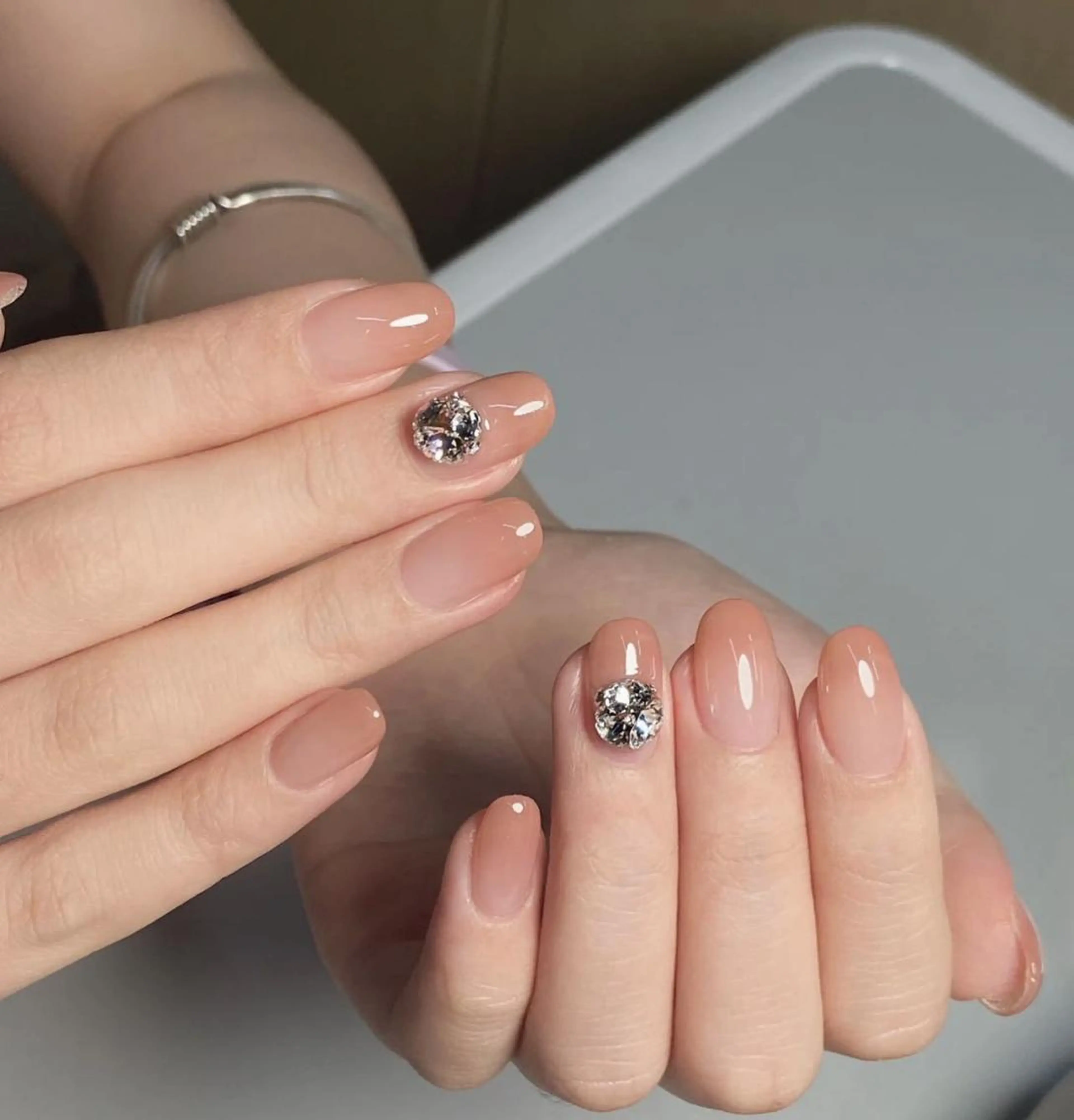 ネイル シンプルネイル Queens テイのネイルデザイン