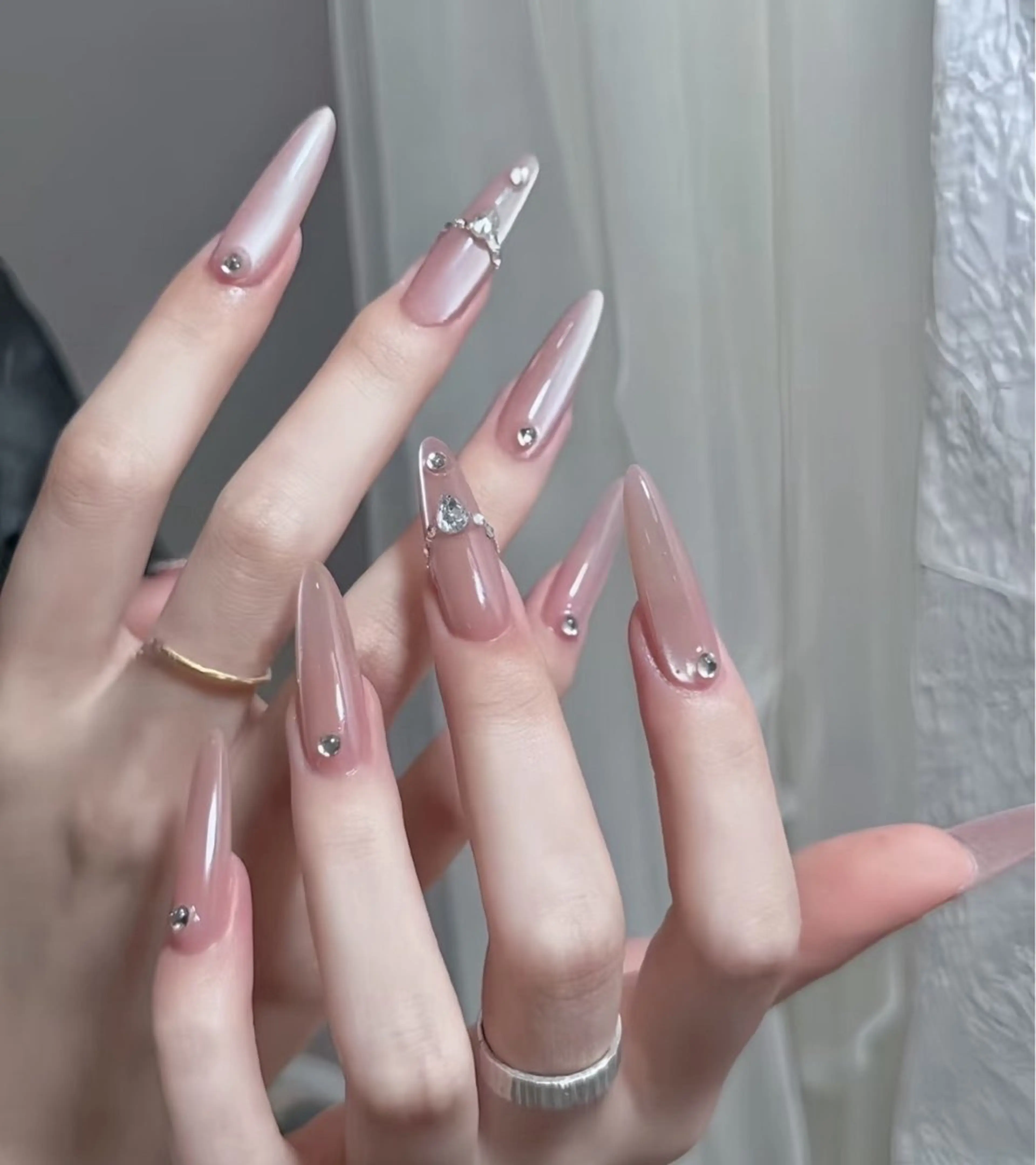 ロング 🌈 Laule'aのネイルデザイン