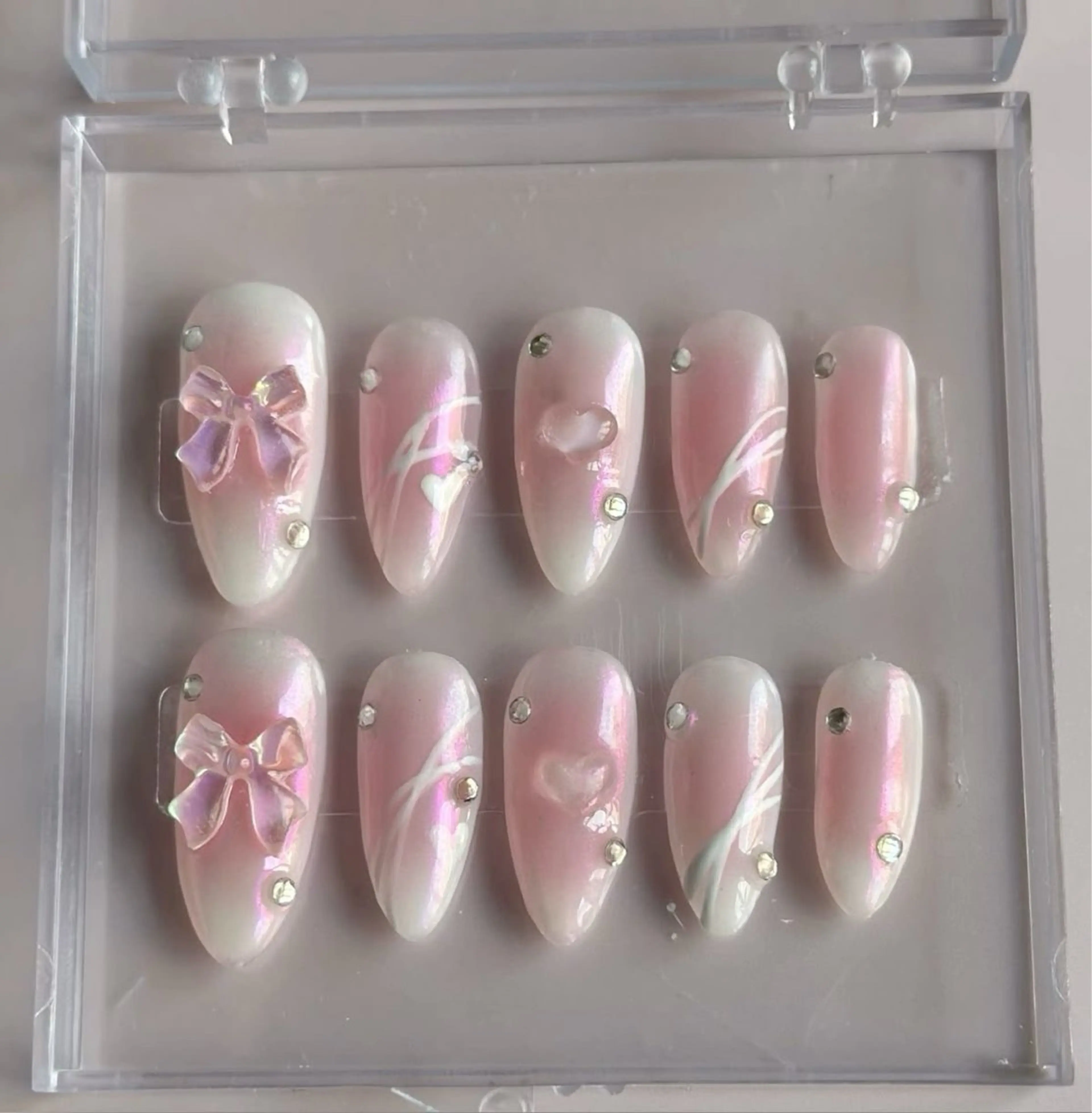 ネイル チークネイル フレンチネイル グラデーション 韓国ネイル マグネットネイル Hana Nailのネイルデザイン