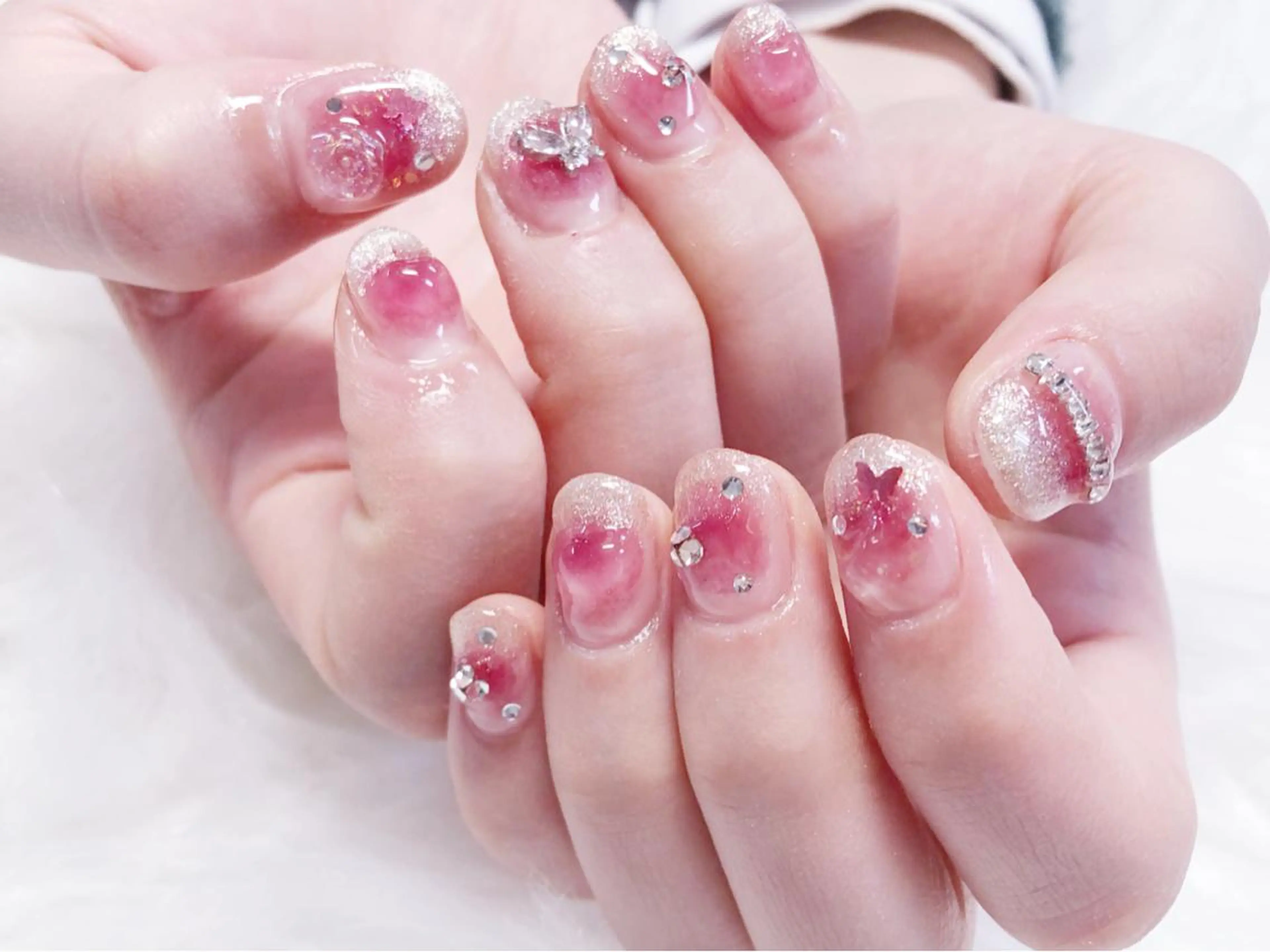 ネイル ハンドネイル MoonNail ユリ🌸のネイルデザイン