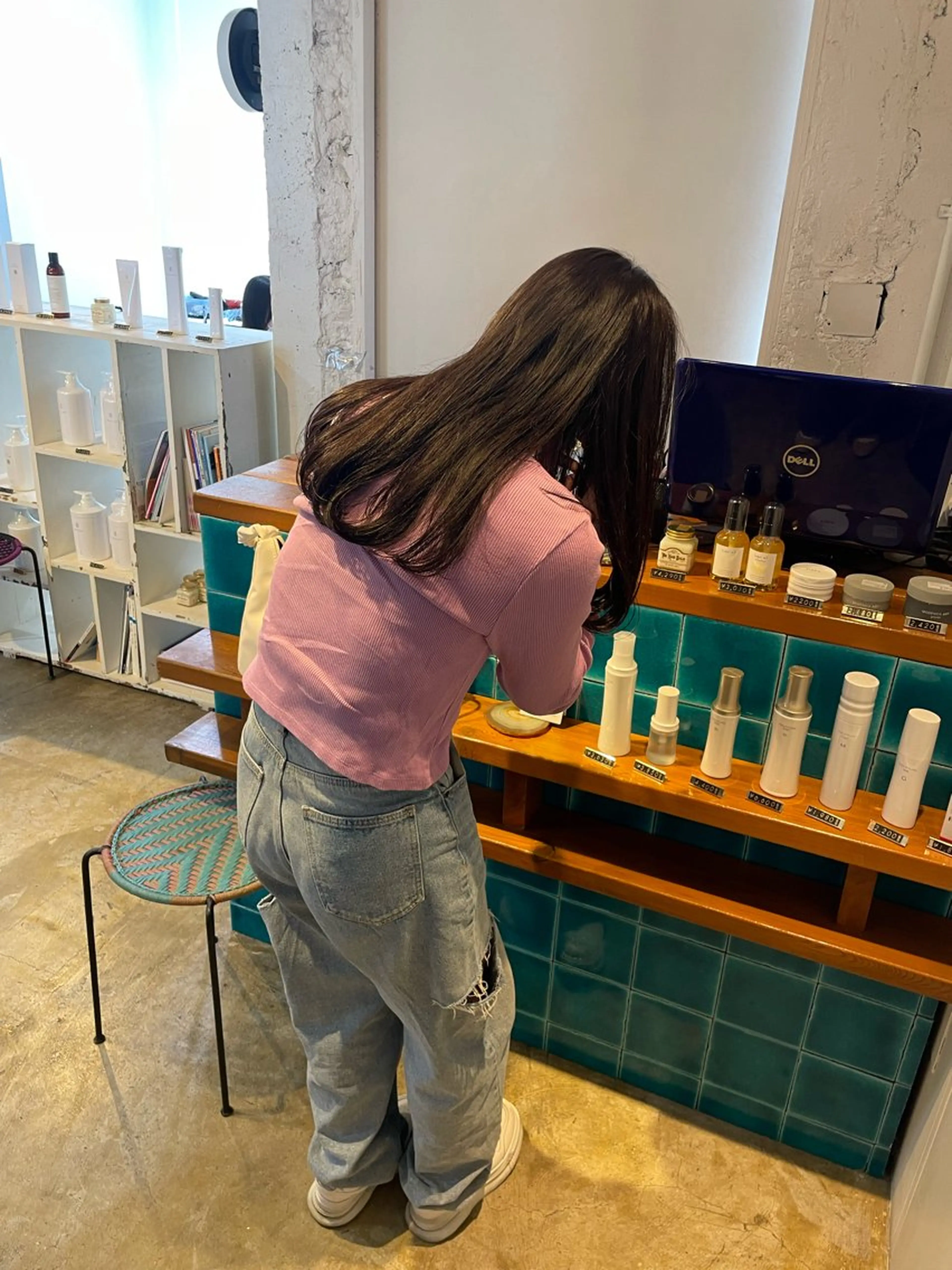 セミロング カラー ブラウンカラー ダークブラウン MIOベージュカラー 柔らかいカラーのヘアスタイル