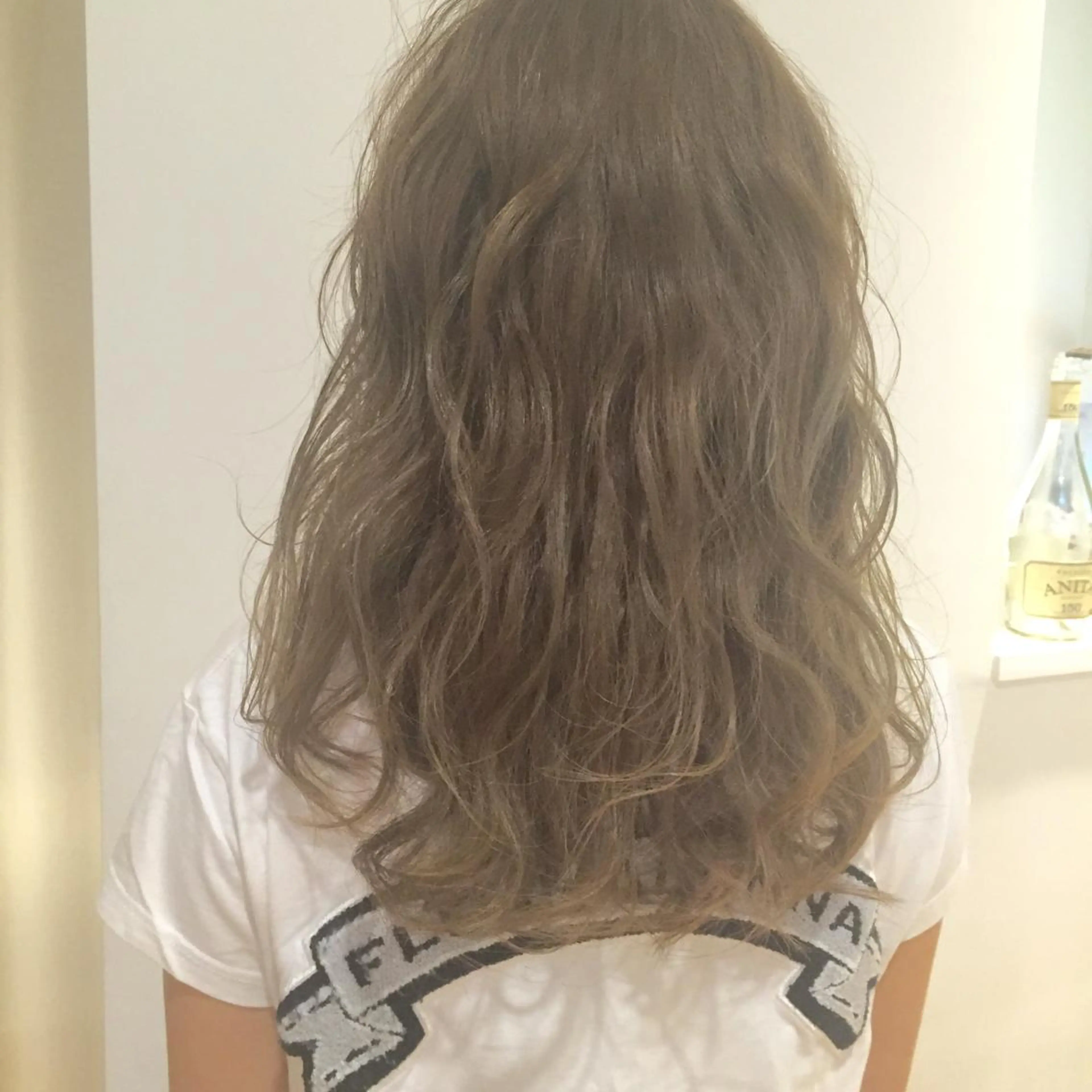 セミロング カラー 鈴木 まりやのヘアスタイル