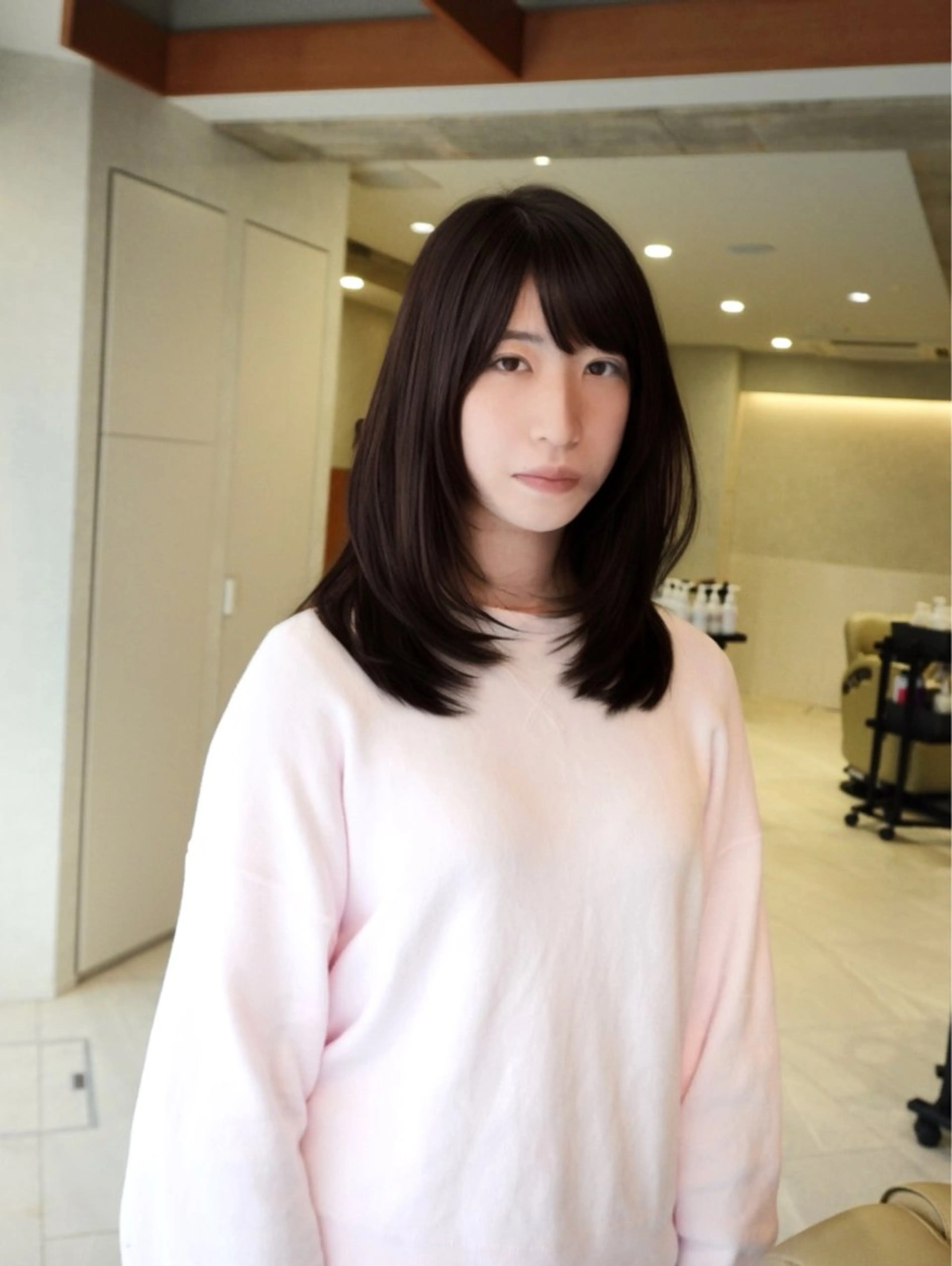 ミディアム ヘアカラー 梅田/レイヤーカット /ミルクティーカラーのヘアスタイル