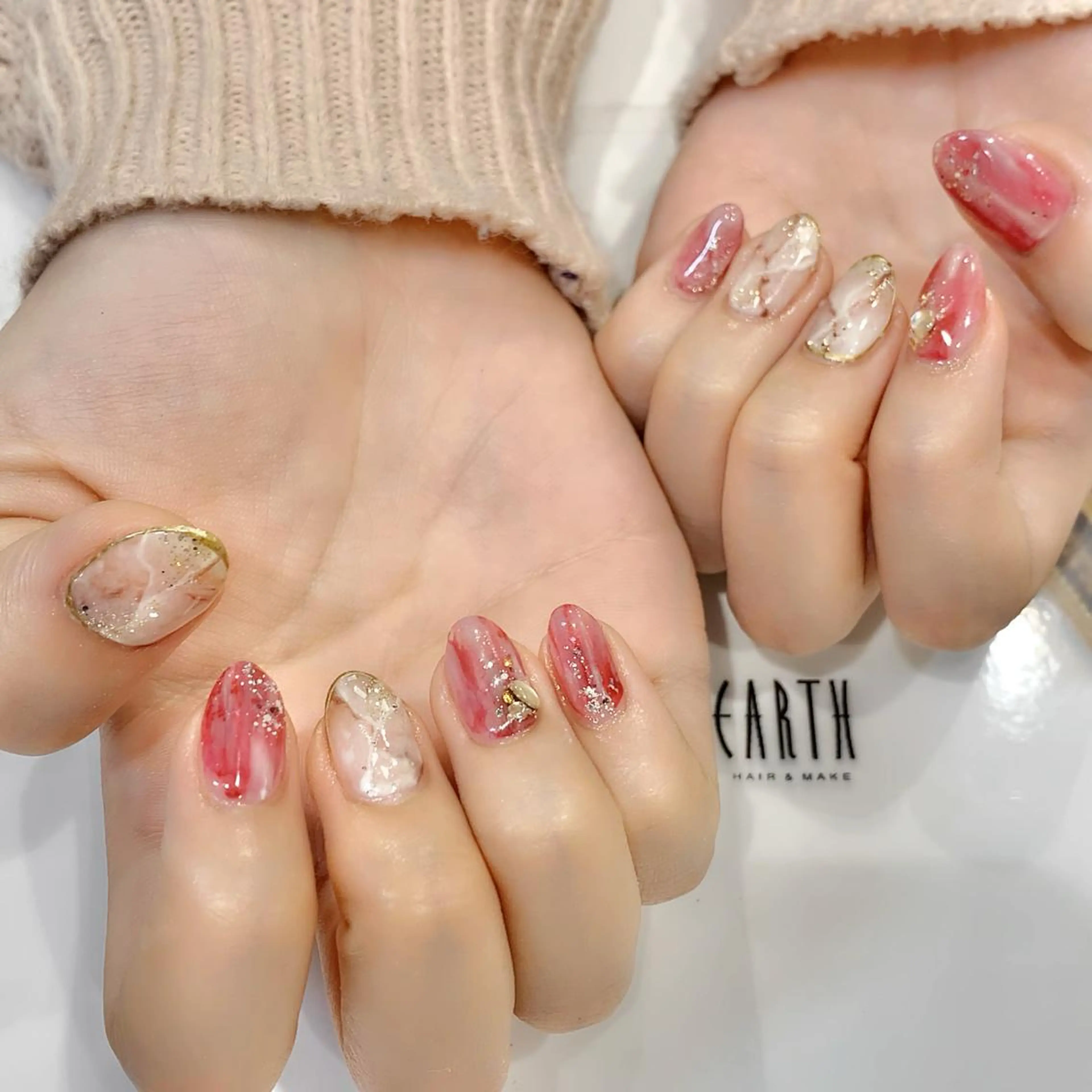 ネイル 大理石ネイル(マーブル) ニュアンスネイル 赤色 冬ネイル クリスマス ハンドネイル 佐藤 まりえのネイルデザイン