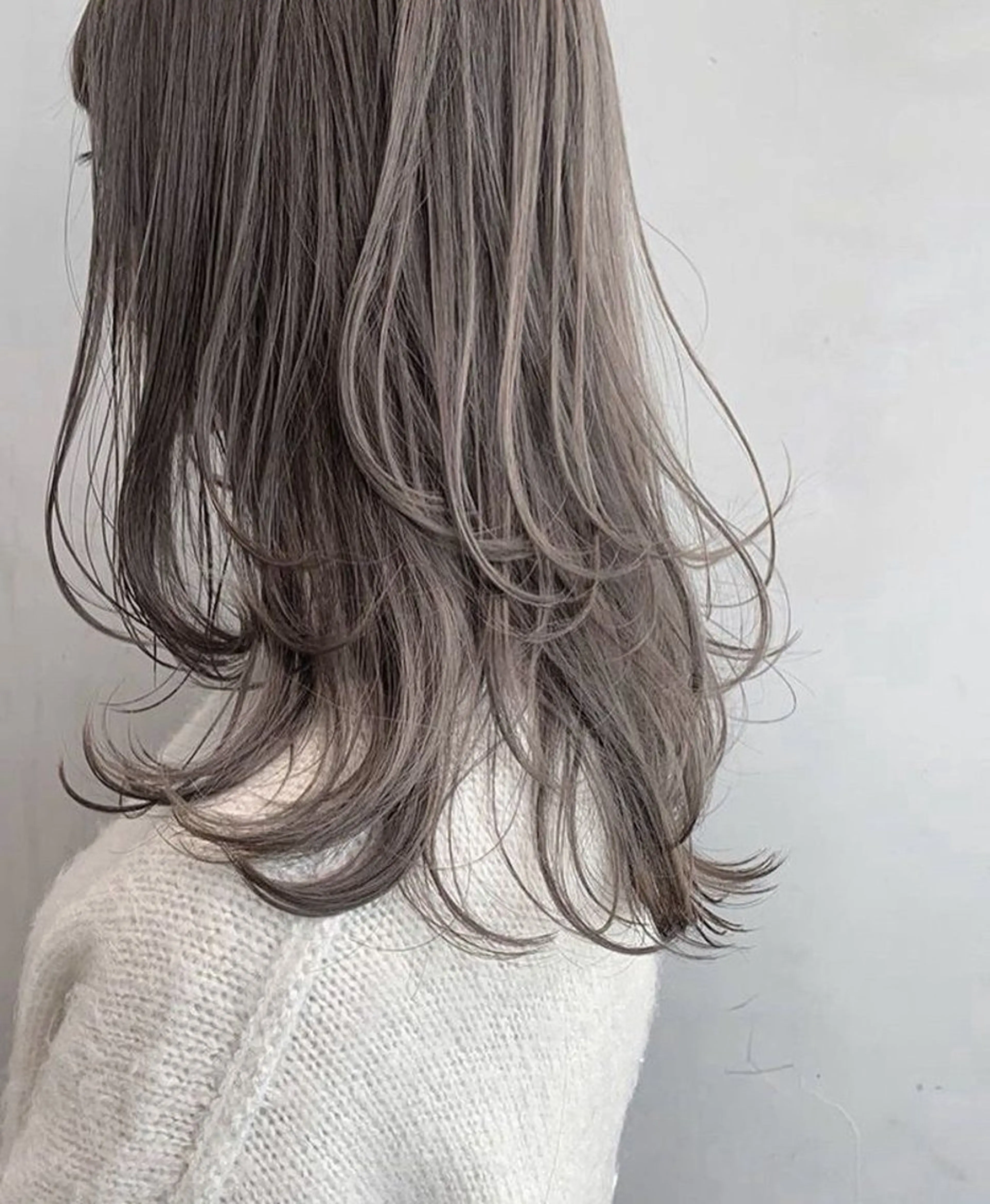 カラー ブリーチ グレージュ ブリーチなしカラー ヘアカラー クニサダ トウアのヘアスタイル