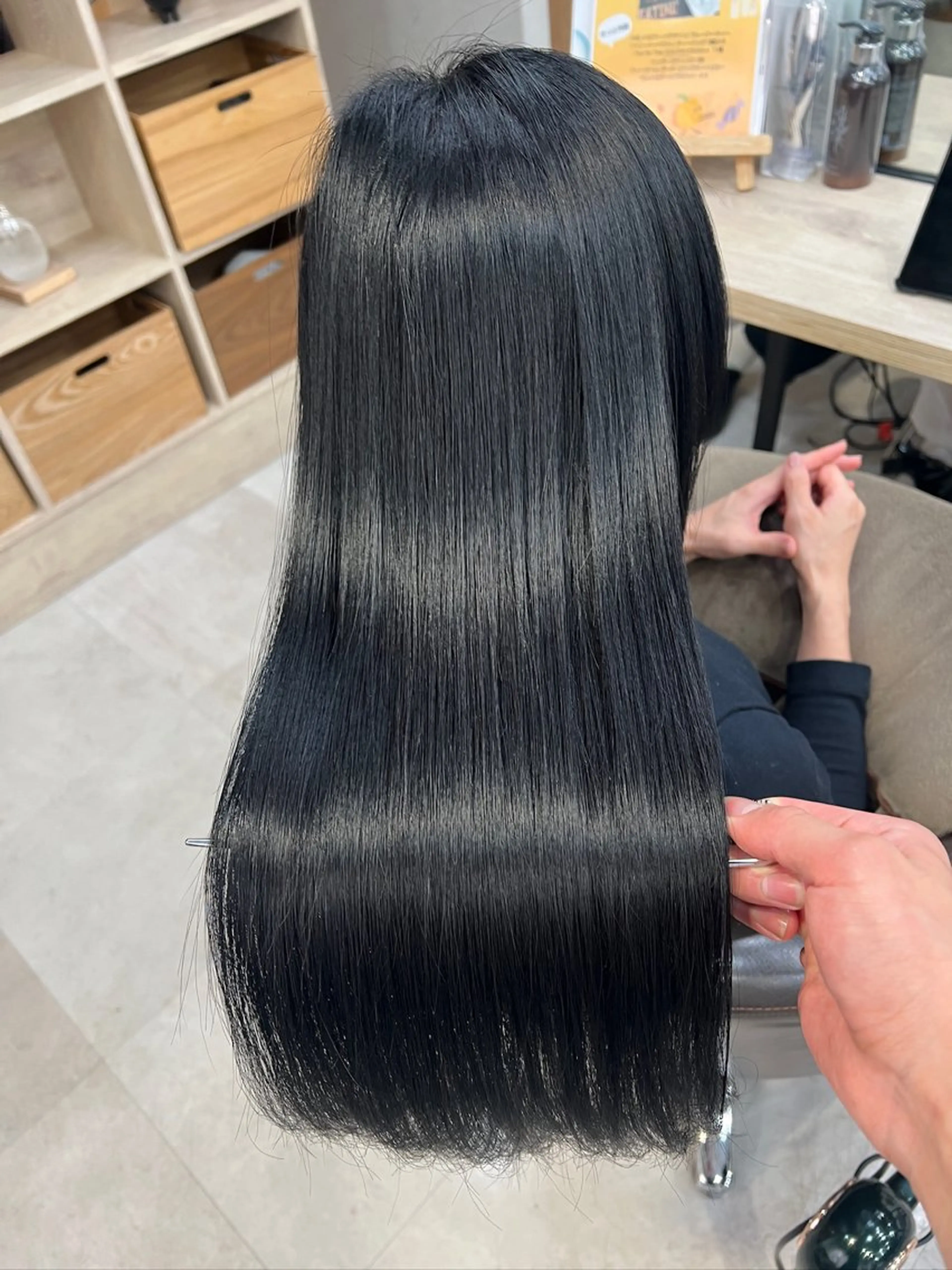 ロング 縮毛矯正 光を纏うツヤ感ロング Natsuki🤍のヘアスタイル