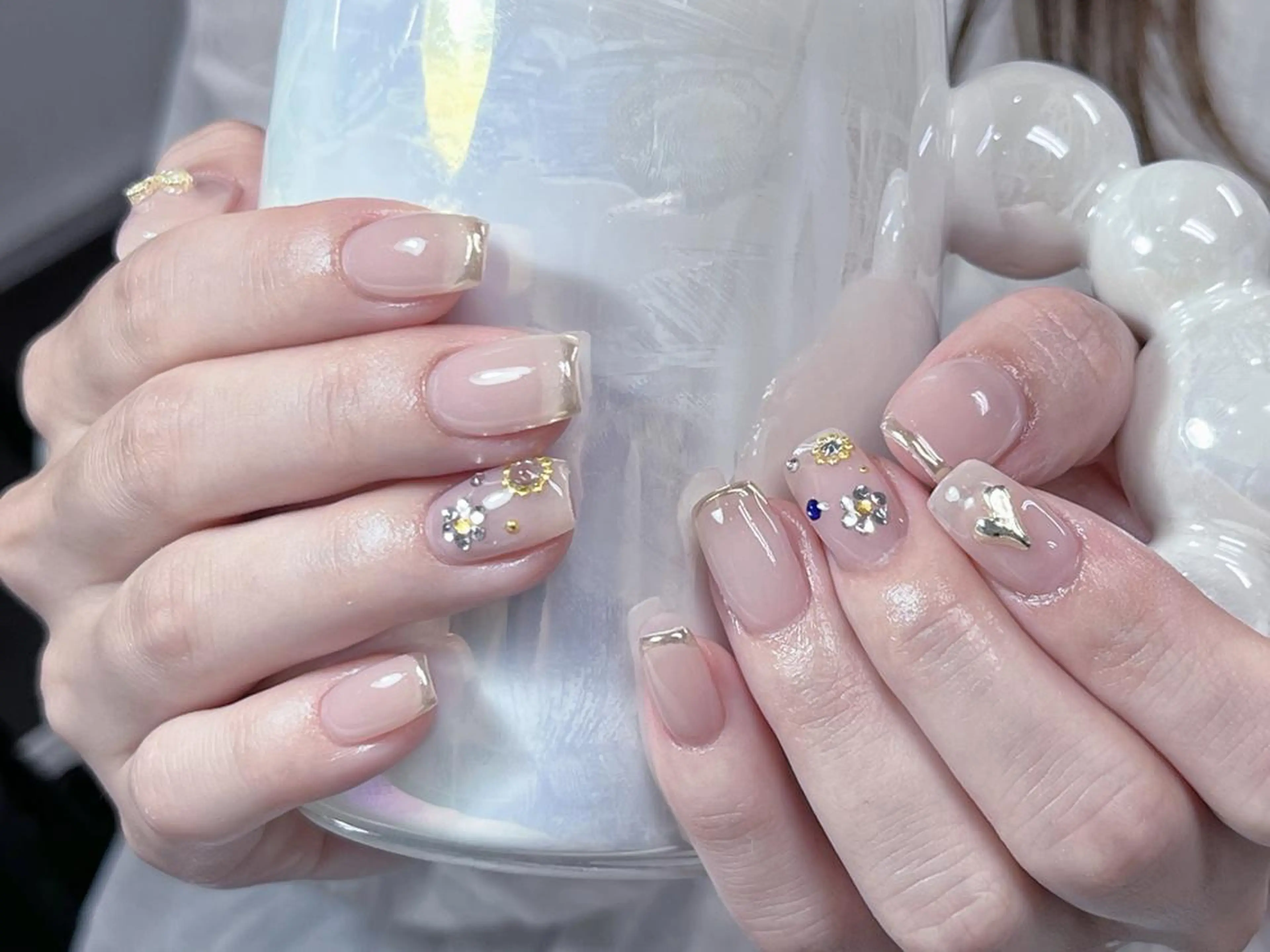 ネイル アートネイル オーロラネイル ガーリー キラキラネイル 韓国ネイル ハンドネイル ハンドケア Plenty 🚢のネイルデザイン