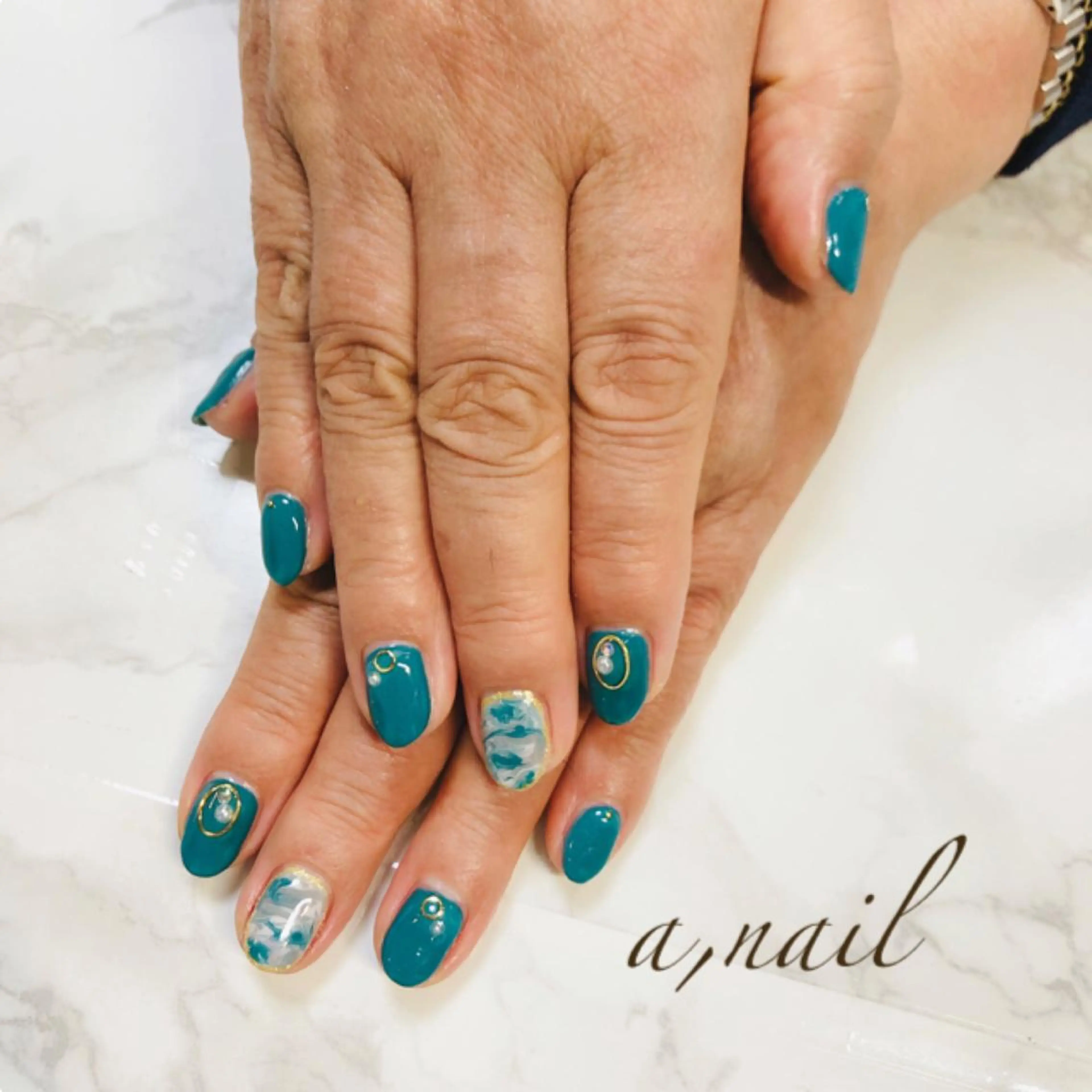 ネイル フットネイル ジェルネイル グラデーション ラメ(グリッター) ラメグラデーション ハンドネイル ネイルサロン エーネイルのネイルデザイン