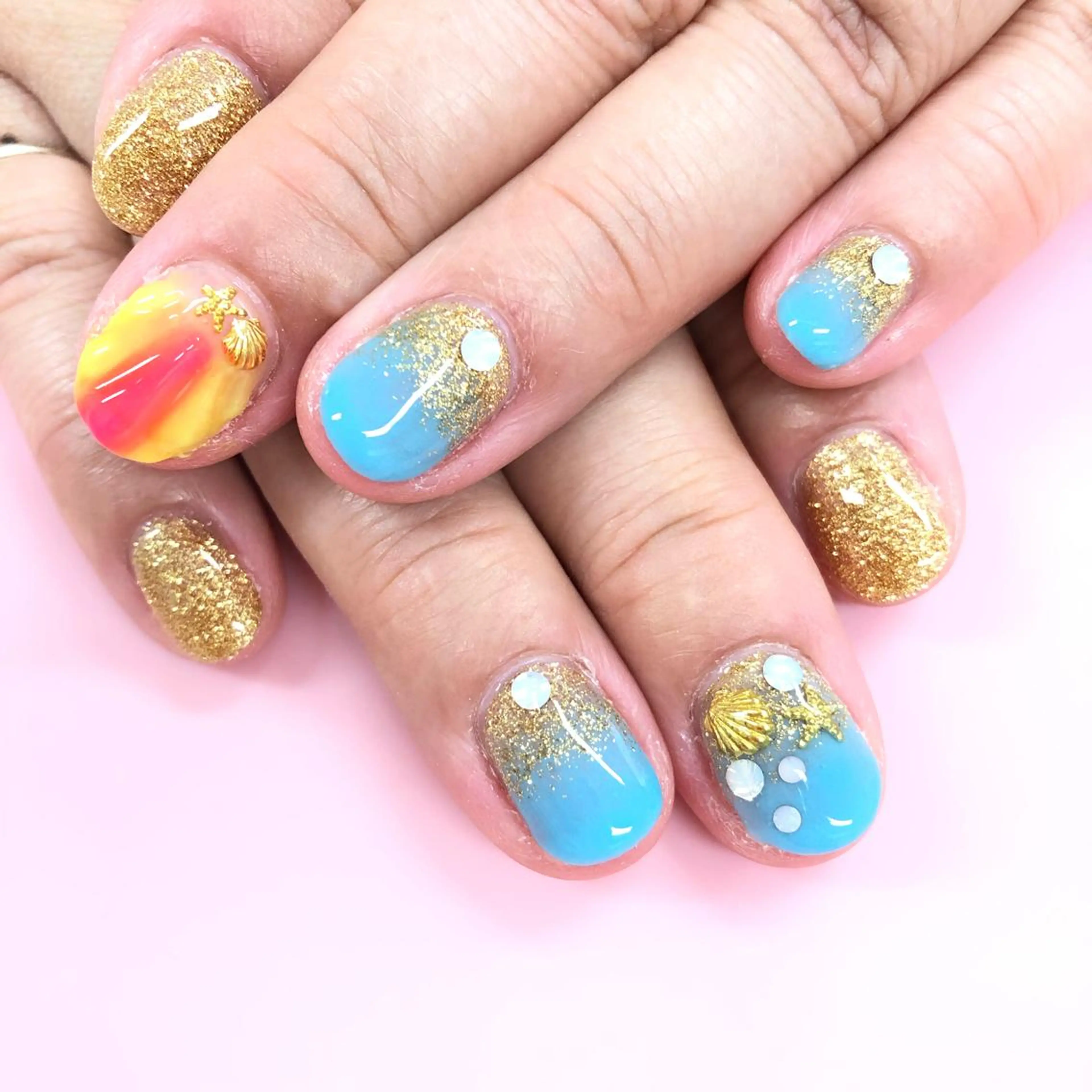 ネイル グラデーション 夏ネイル ユリシスネイル 担当近藤のネイルデザイン