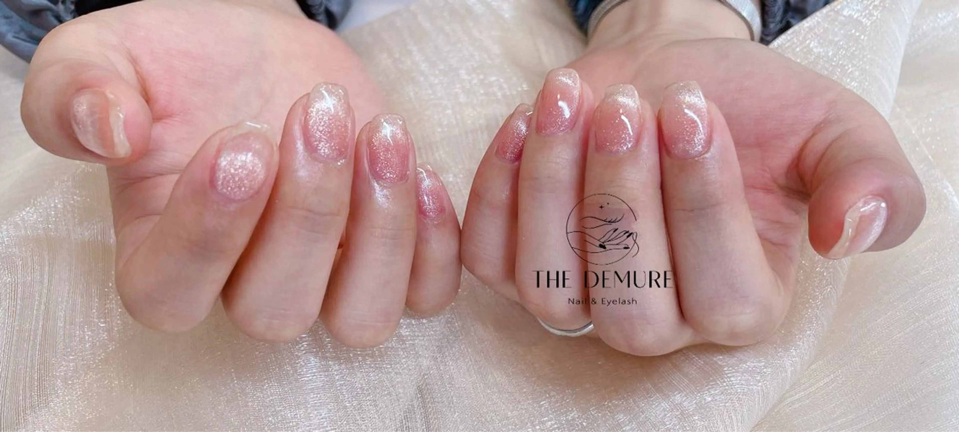 ネイル アートネイル キラキラネイル 韓国ネイル 水色 ロングネイル ハンドネイル ハンドケア NailDemure 【銀座店】のネイルデザイン