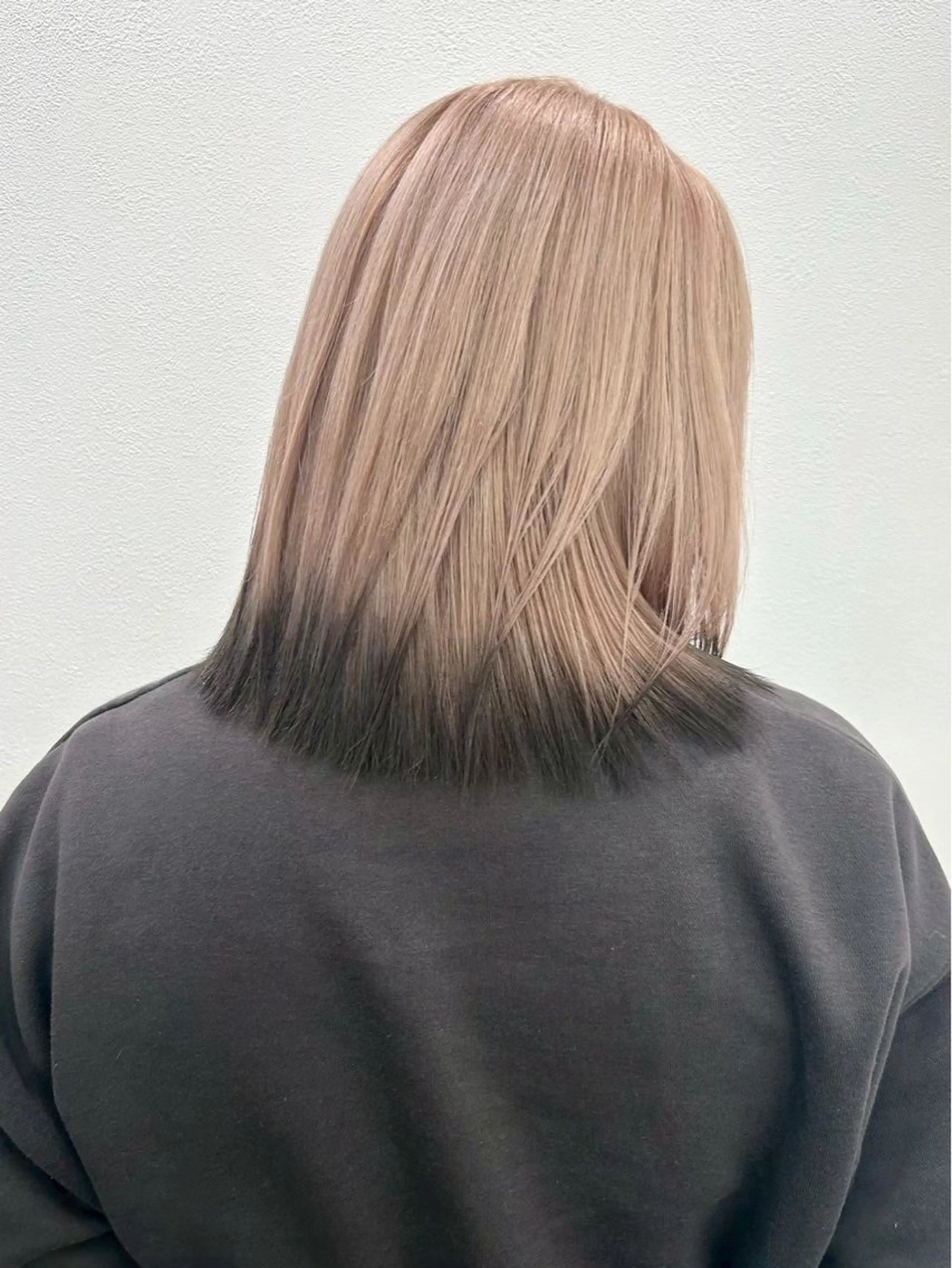 ミディアム カラー ベージュカラー デザインカラー ミルクティーベージュ ヘアカラー いろあそび 町田所属・ハイトーン🪼派手髪 mahoのヘアスタイル