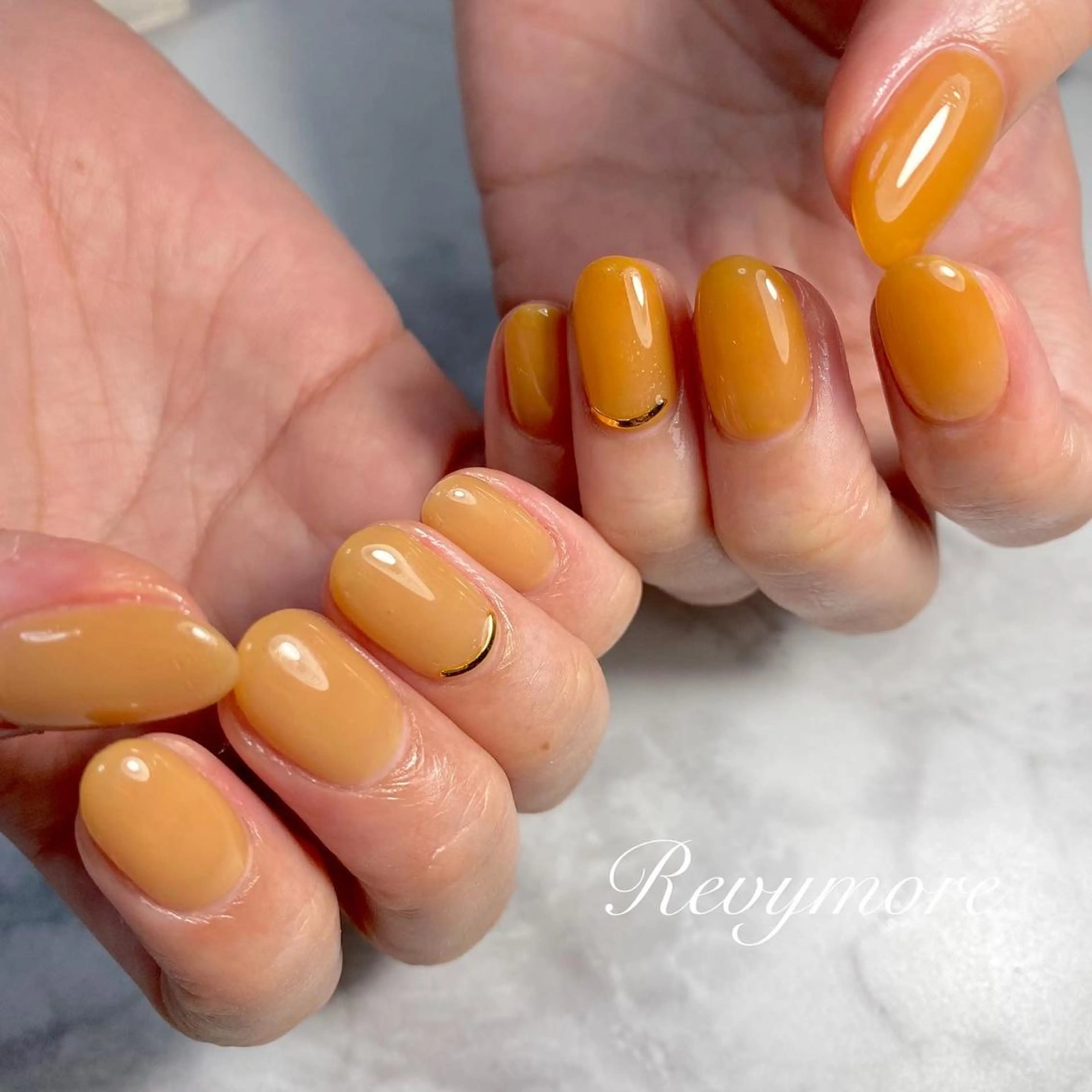 ミディアム ネイル 韓国風ヘア ジェルネイル キラキラネイル 韓国ネイル ニュアンスネイル nail salon Revymoreのネイルデザイン