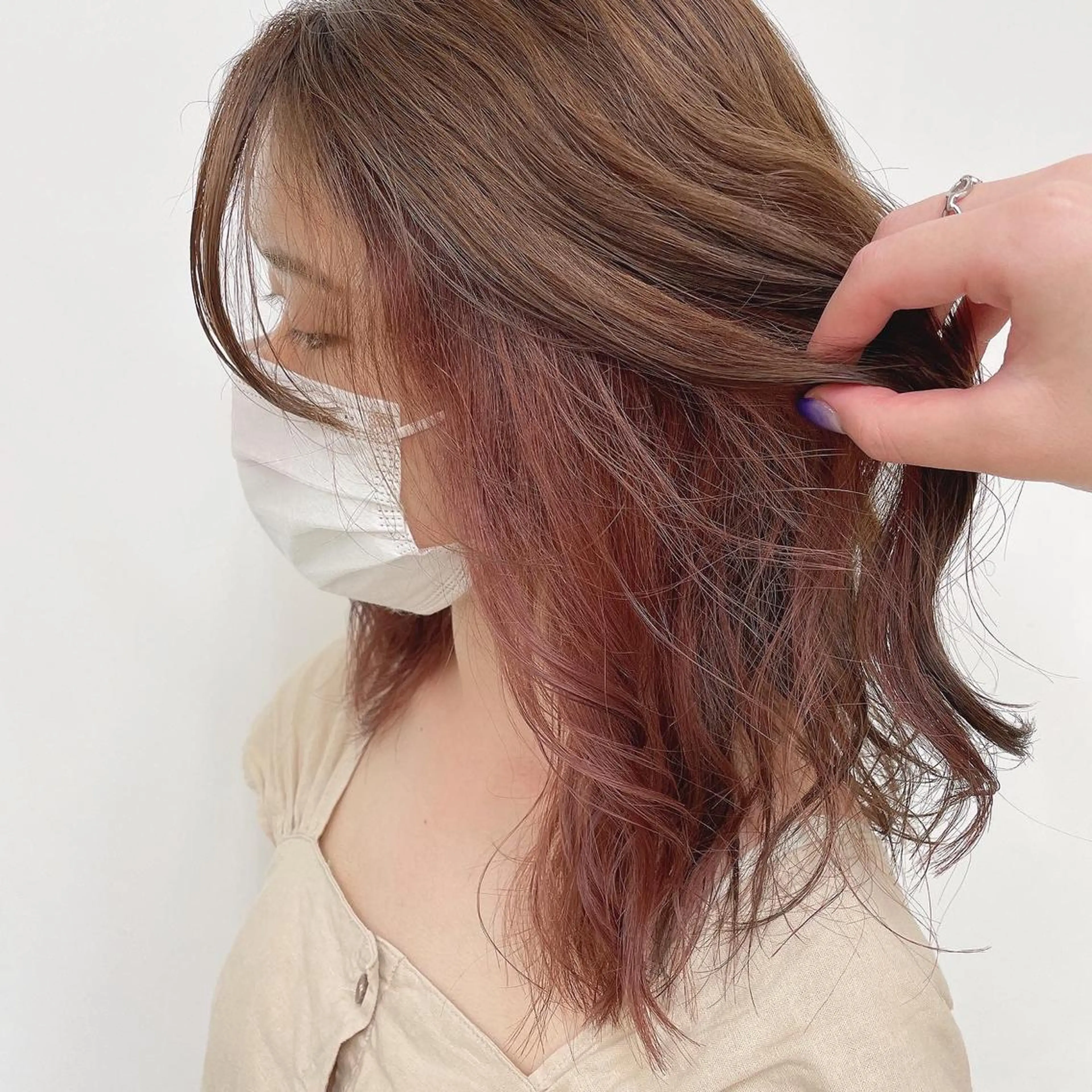 セミロング カラー ピンクカラー カット ヘアカラー 川上 紗也加のヘアスタイル