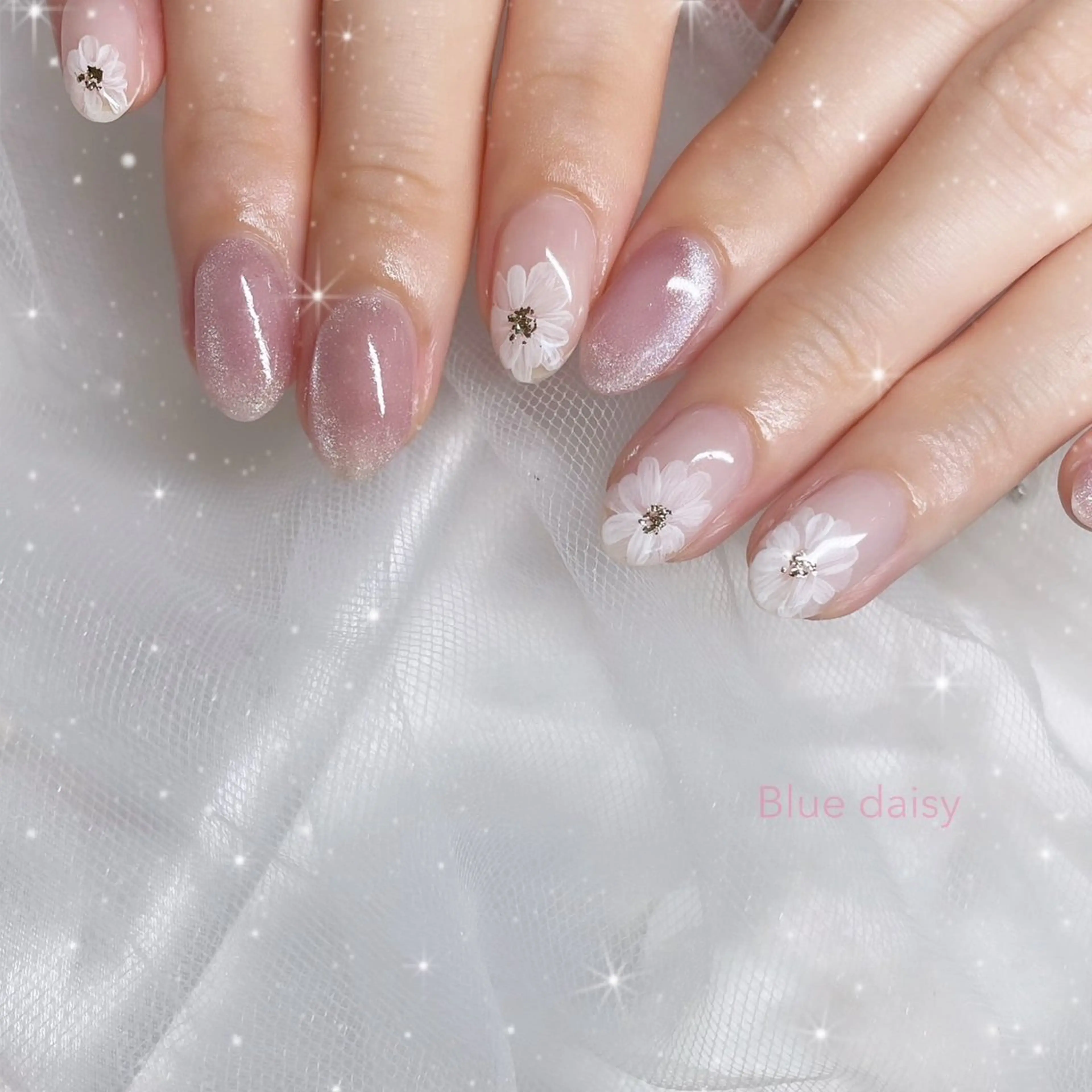 ネイル 春ネイル ハンドネイル Blue daisy 栄本店のネイルデザイン