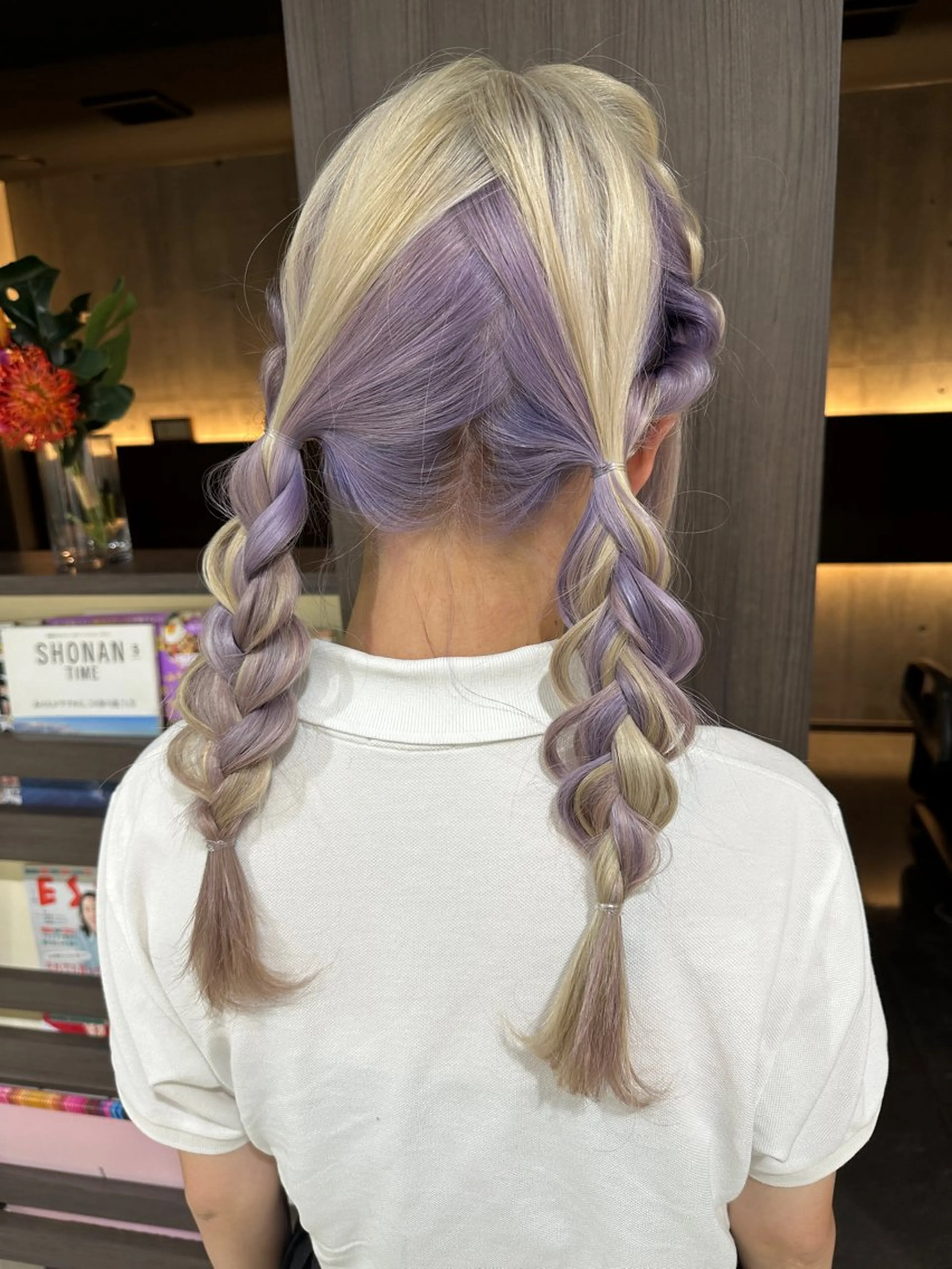 セミロング レイヤー 艶々カラーのヘアスタイル