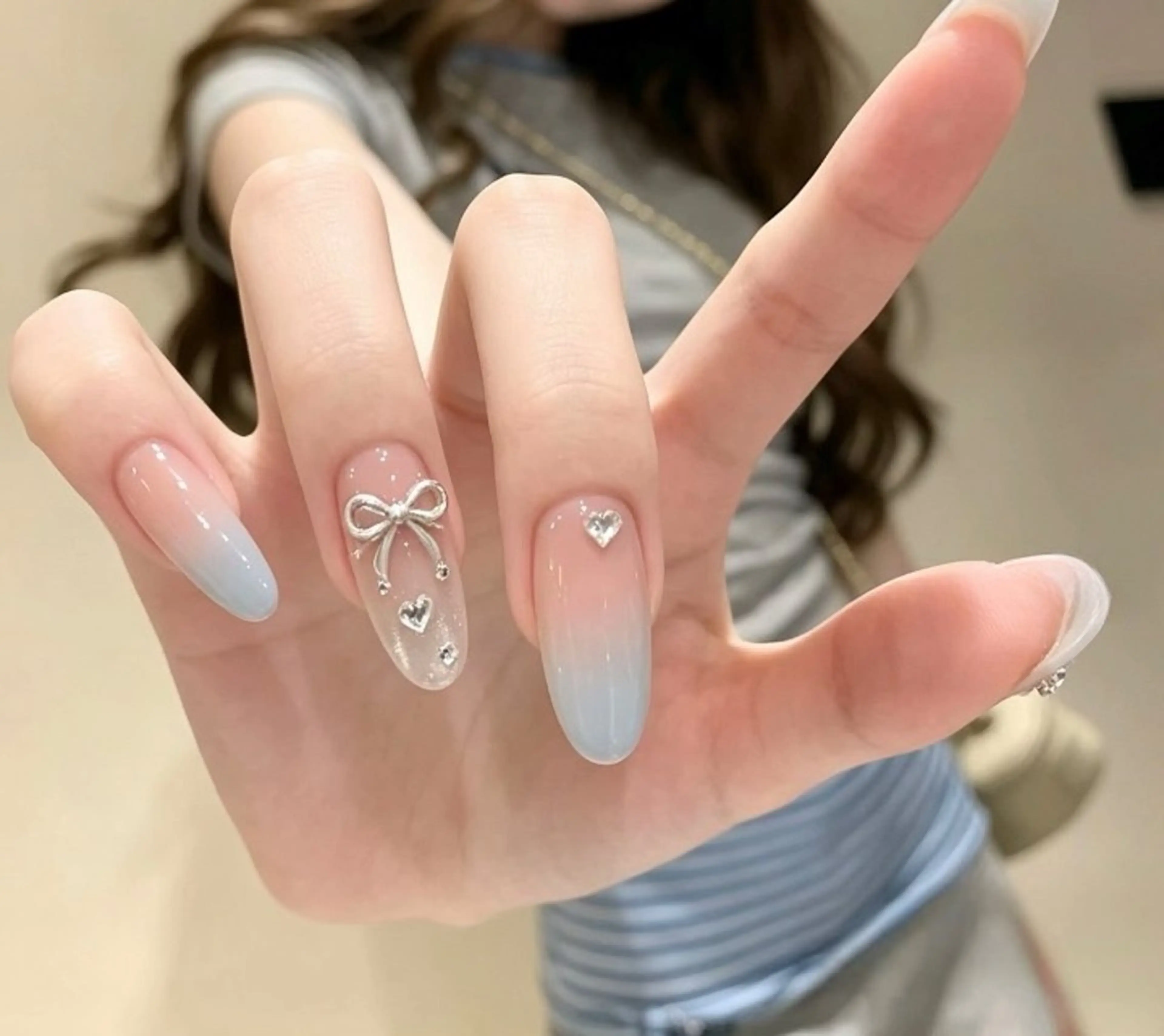 カラー グラデーションカラー ピンクカラー ハンドネイル AIN Nailのネイルデザイン