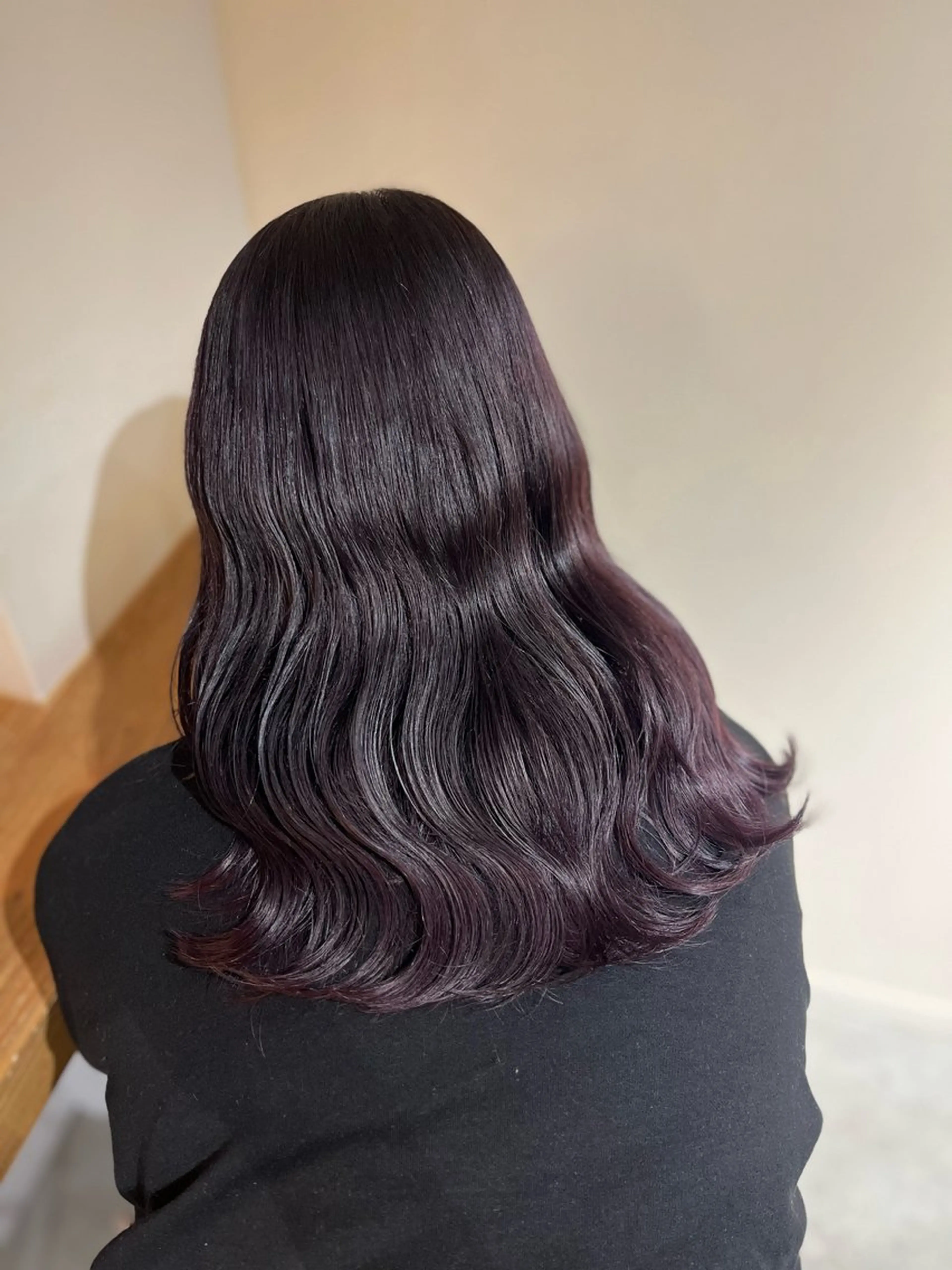 ミディアム パープルカラー 韓国風ヘア 塩川ももこ/ 自然な縮毛矯正のヘアスタイル