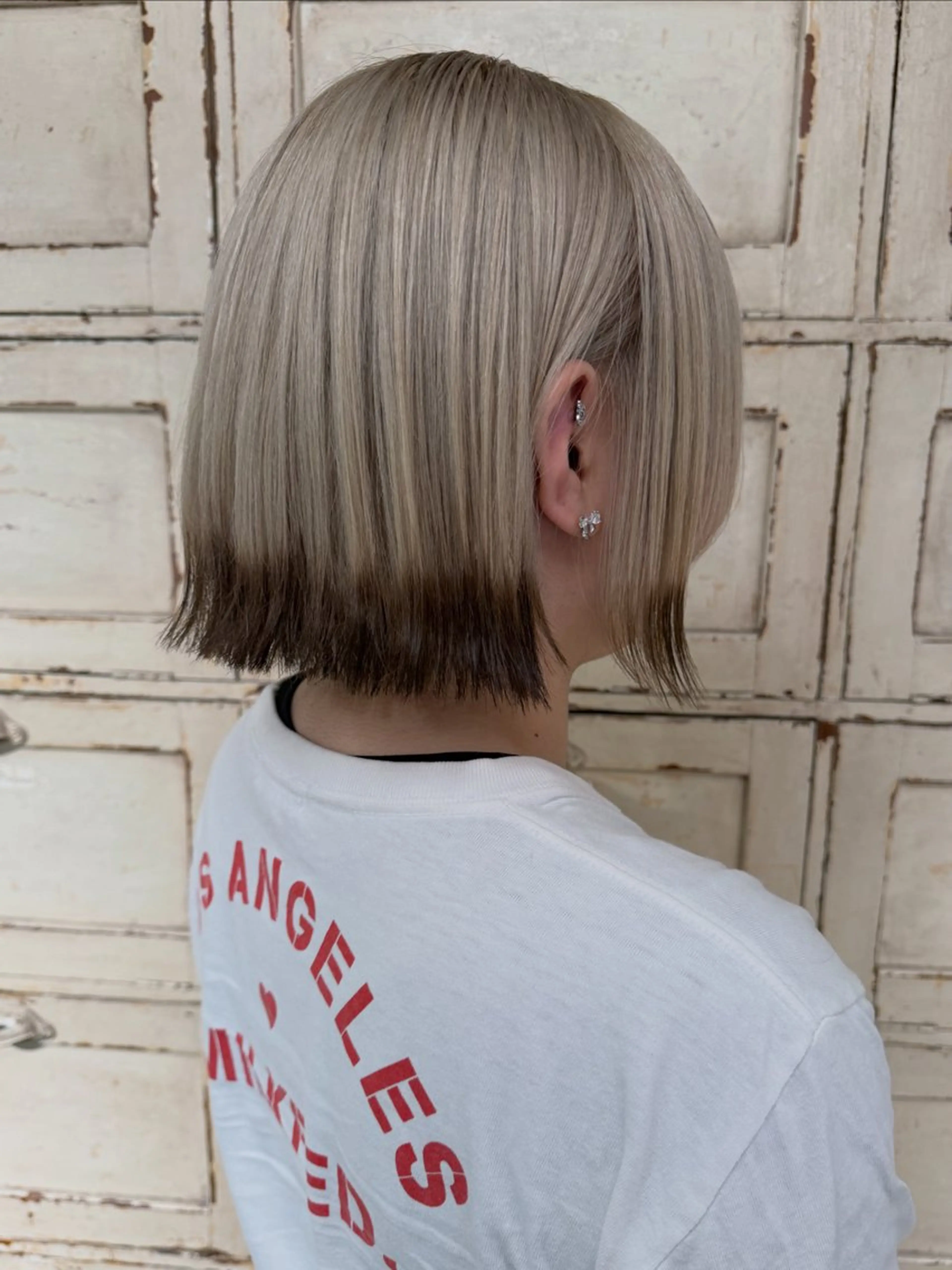 ショート カラー ボブレイヤー ベージュカラー ブラウンカラー グラデーションカラー ホワイトベージュ カット ヘアカラー RorriM natsuのヘアスタイル