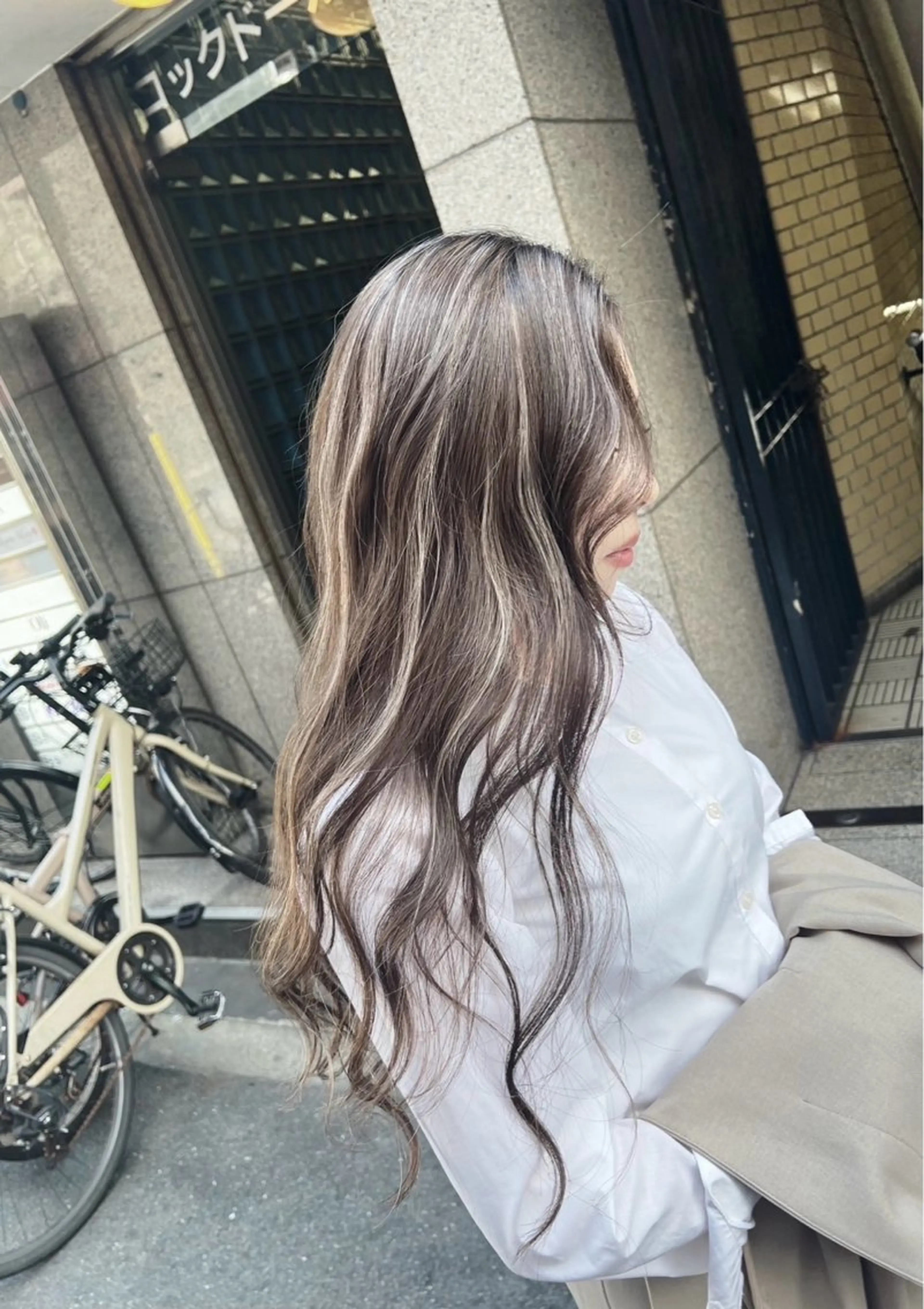 ロング カラー グレージュ ハイライトカラー ハイライト ヘアカラー トリートメント 指名数No.1 /NAOYAのヘアスタイル