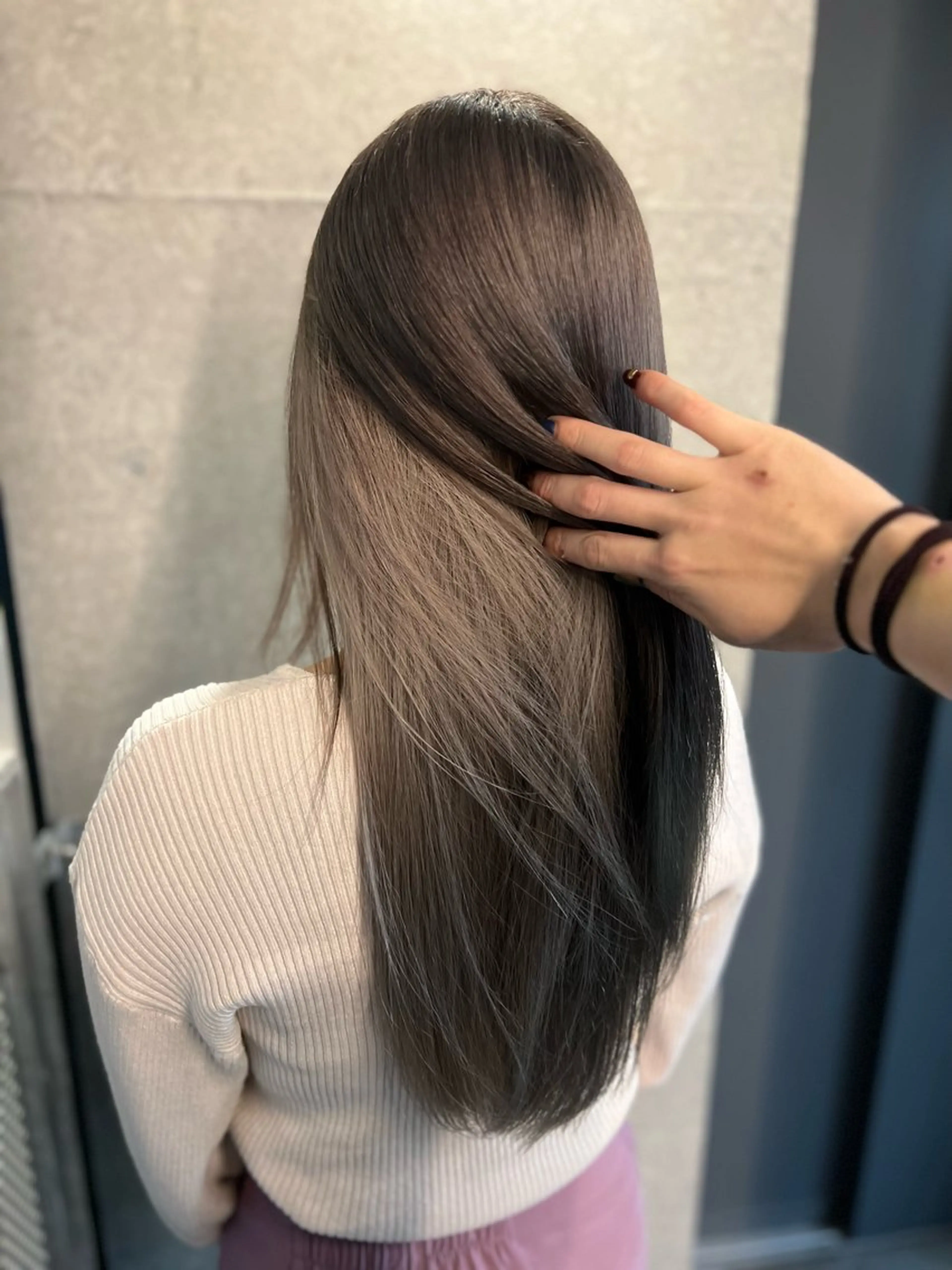 ロング カラー ブリーチ グレージュ ハイトーンカラー シルバー エクステ ヘアカラー 吉野 瑳桜のヘアスタイル