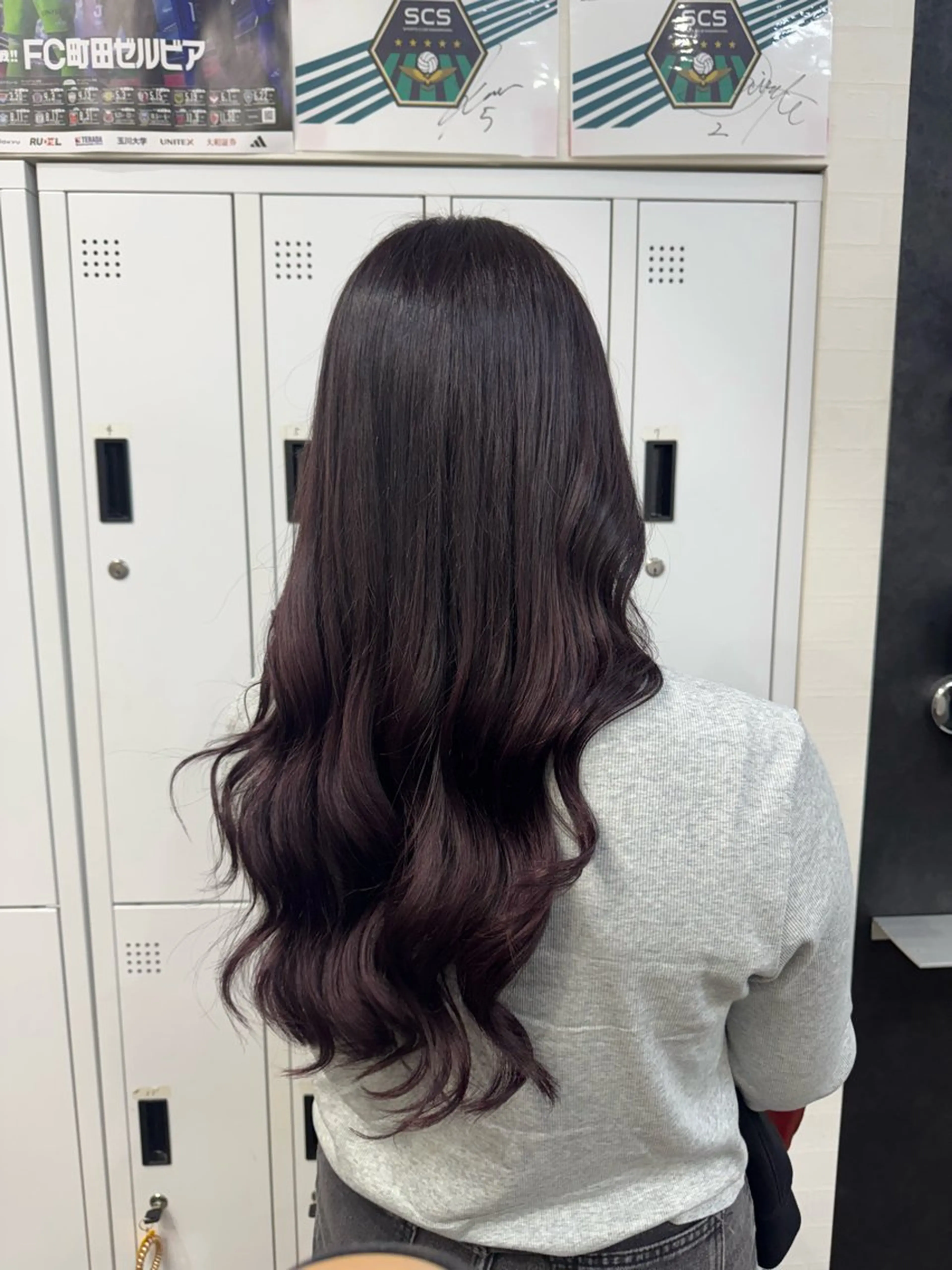 ロング 横浜🦋ハイトーン 🫐シャドウルーツのヘアスタイル