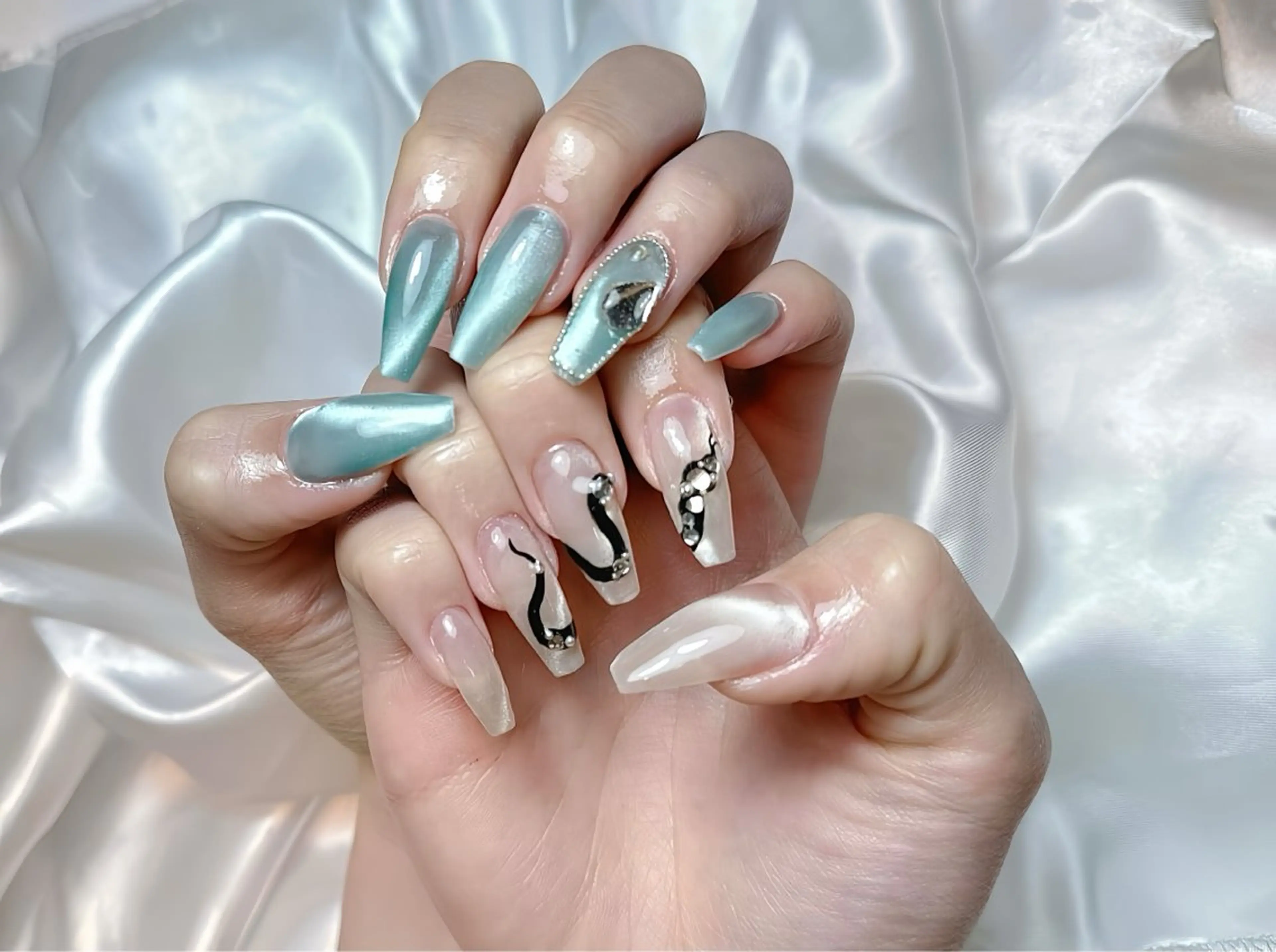 ネイル アートネイル チークネイル ジェルネイル ロングネイル マグネットネイル ハンドネイル Rin Nail 新大久保店のネイルデザイン