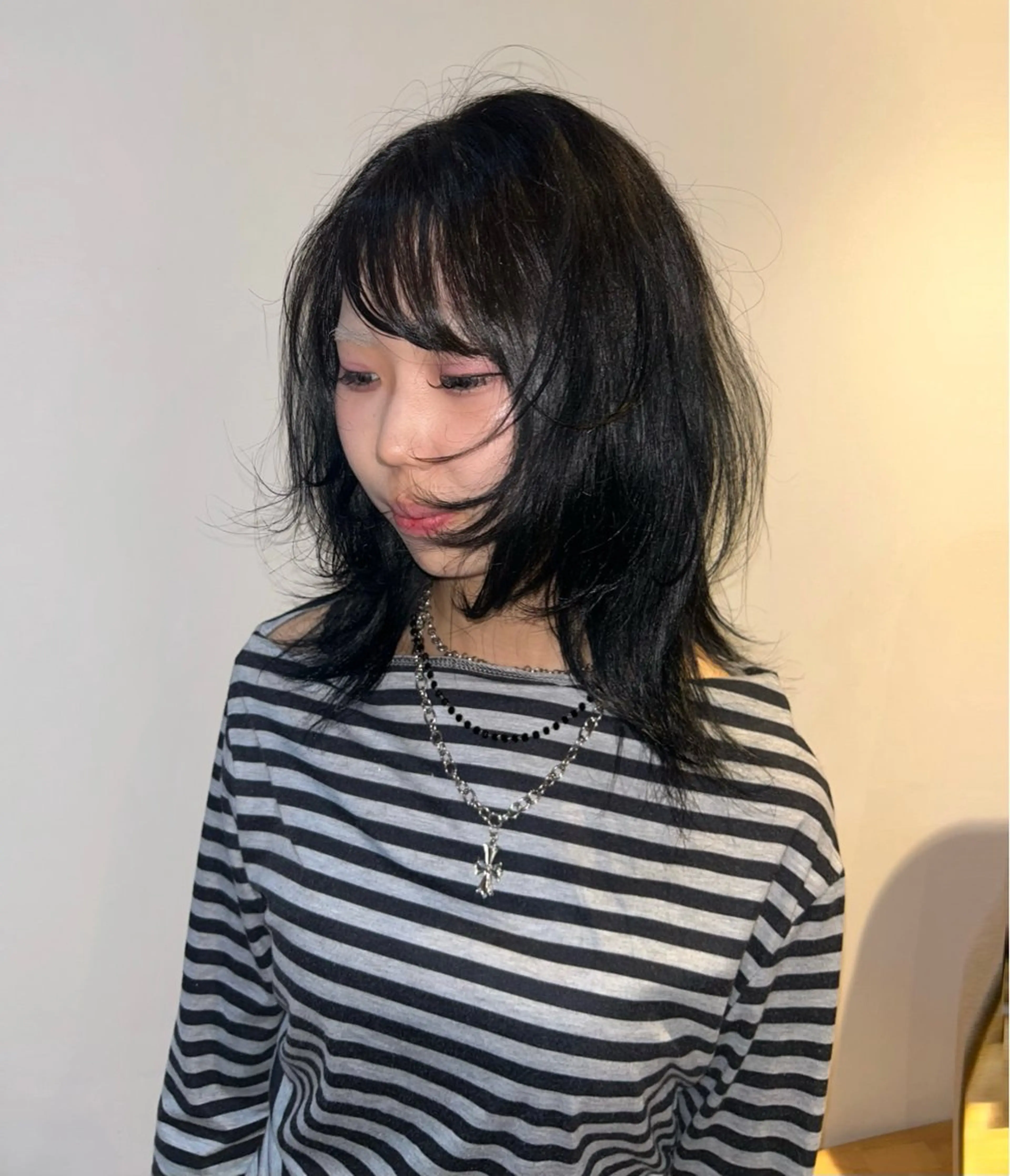 ミディアム カラー 黒髪 ブルーカラー ブルーブラック 透明感カラー yokoyama hinanoのヘアスタイル