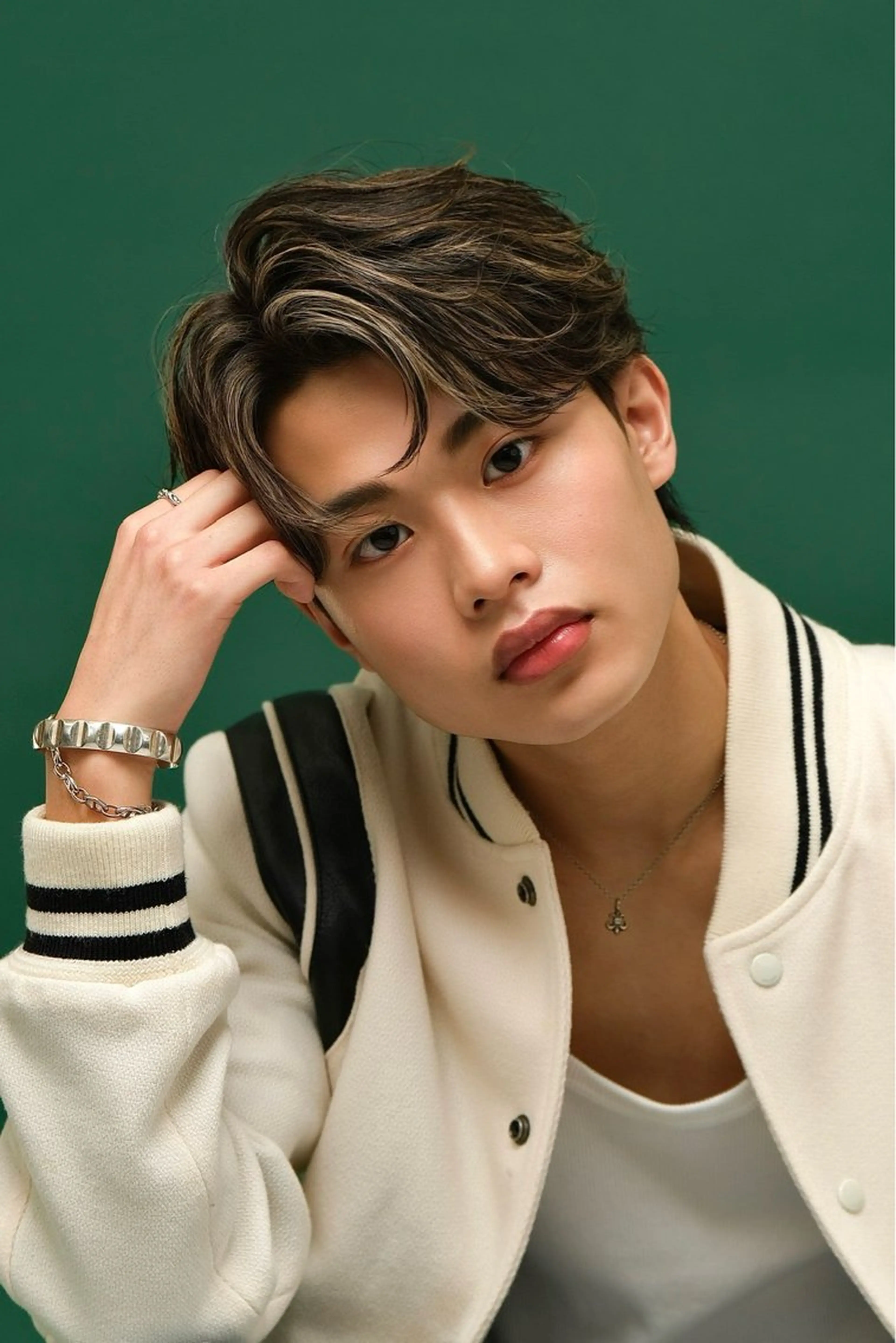 カラー メンズ メンズブリーチ センターパート メンズハイトーン メンズ韓国風 ブリーチ エクステ/メンズ/レ イヤー/Myuukaのヘアスタイル