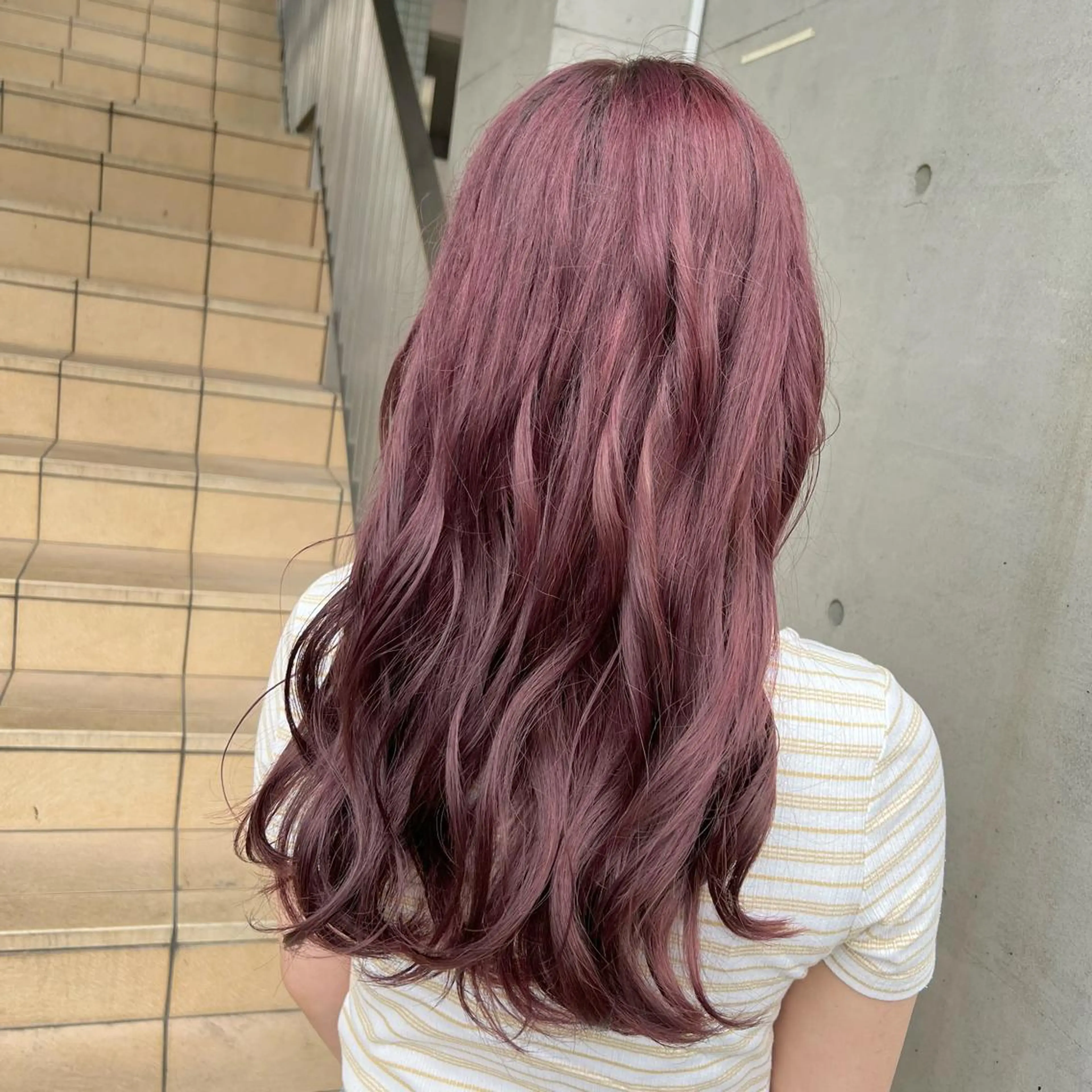 ロング カラー ブリーチ ピンクカラー ヘアカラー トリートメント stylist 🐶内藤 成香のヘアスタイル