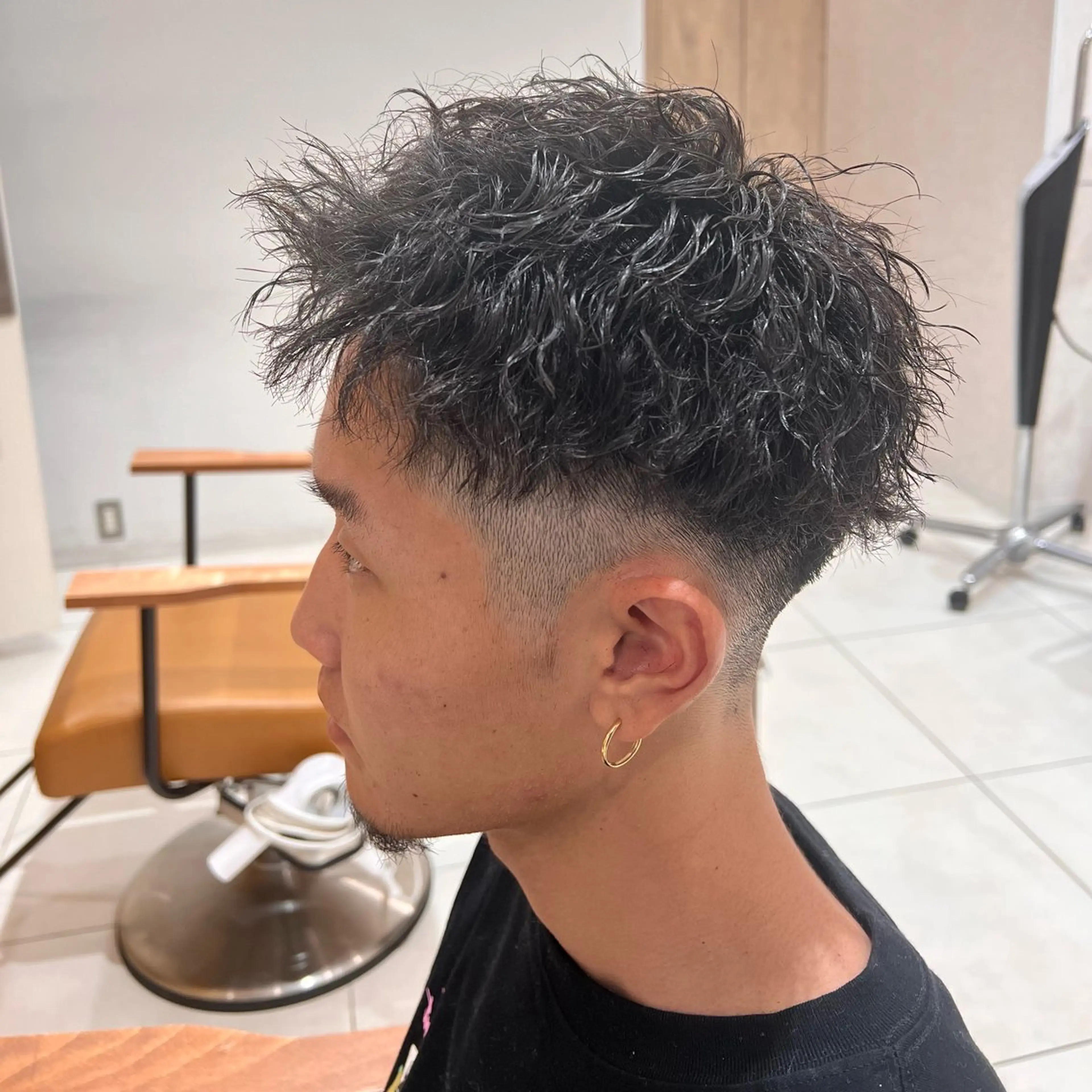 ショート パーマ メンズ フェードカット 刈り上げ メンズ特化フェザー パーマ🚗タケシのヘアスタイル