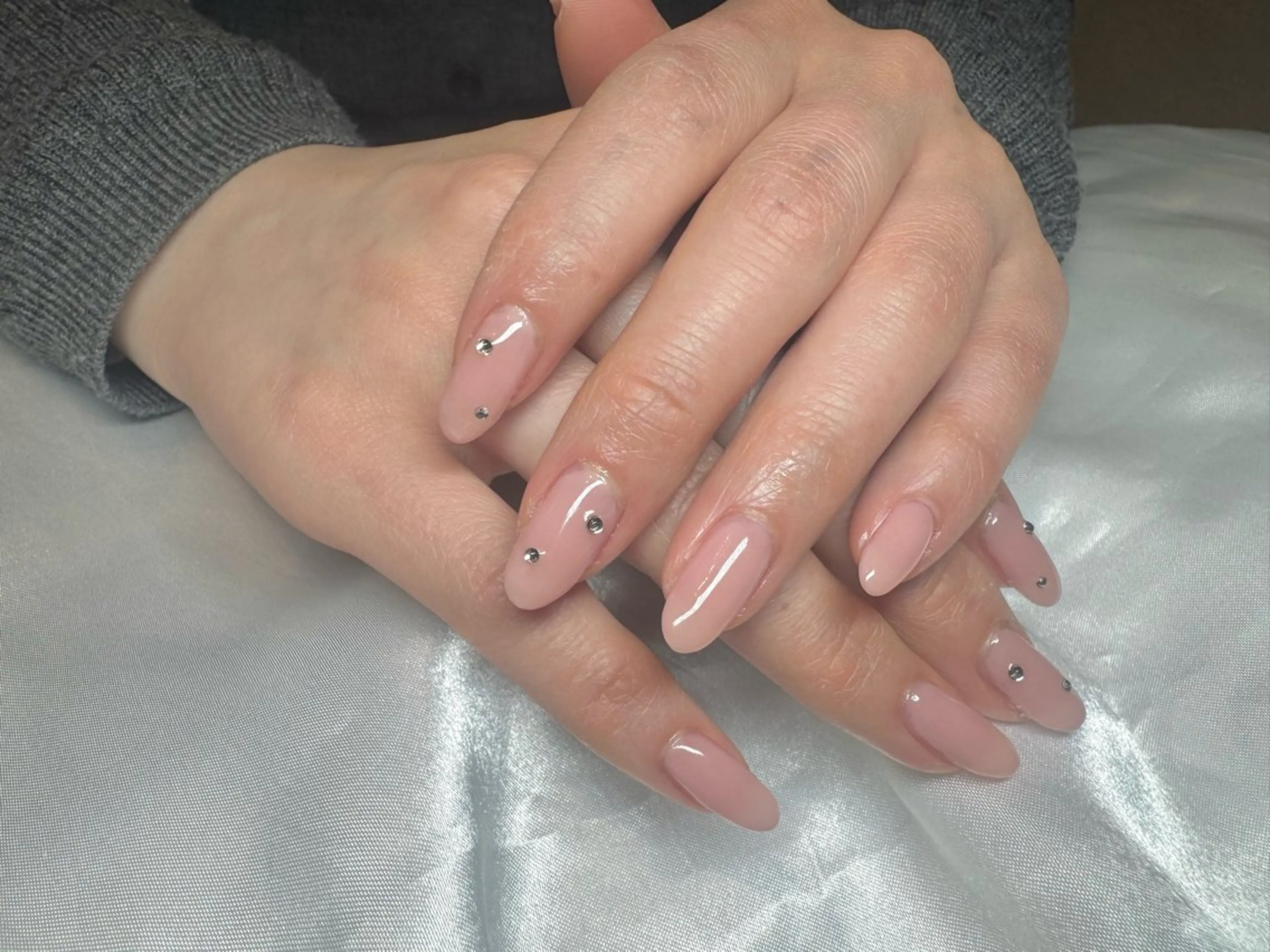 ネイル ワンカラーネイル ストーンネイル プライベートサロン LUANAのエステ・リラクイメージ